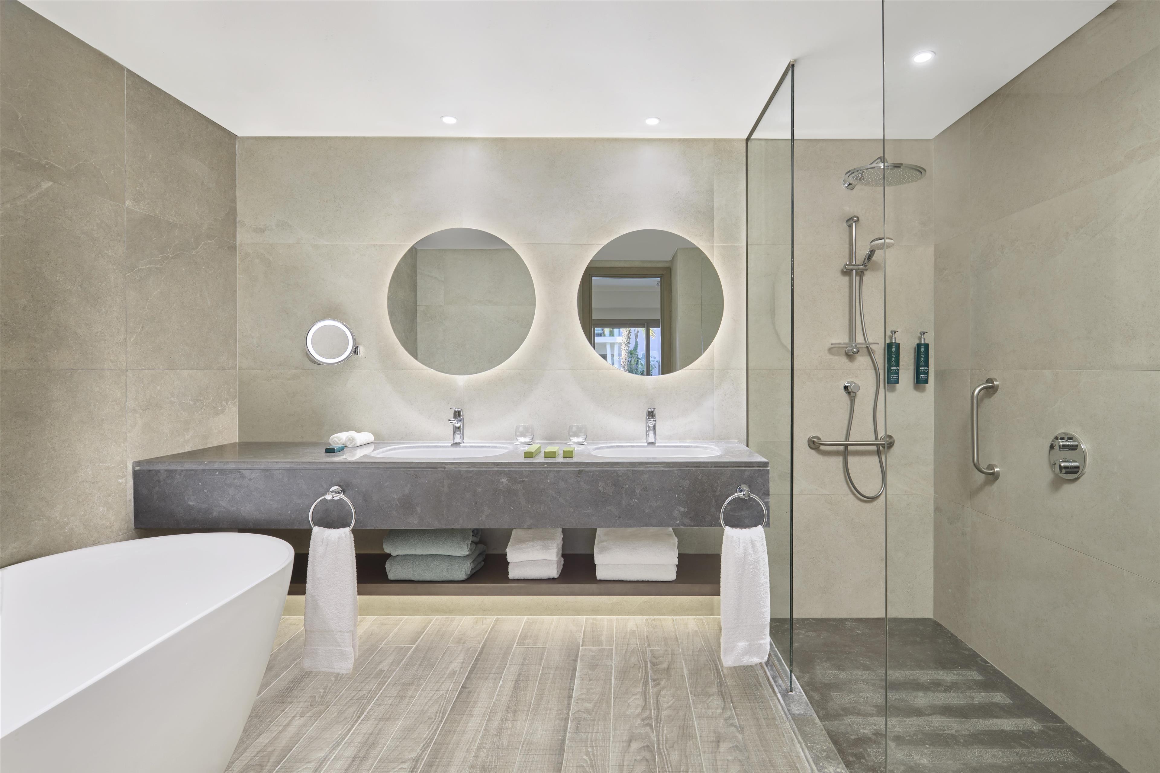 Suite Pool View King Bed