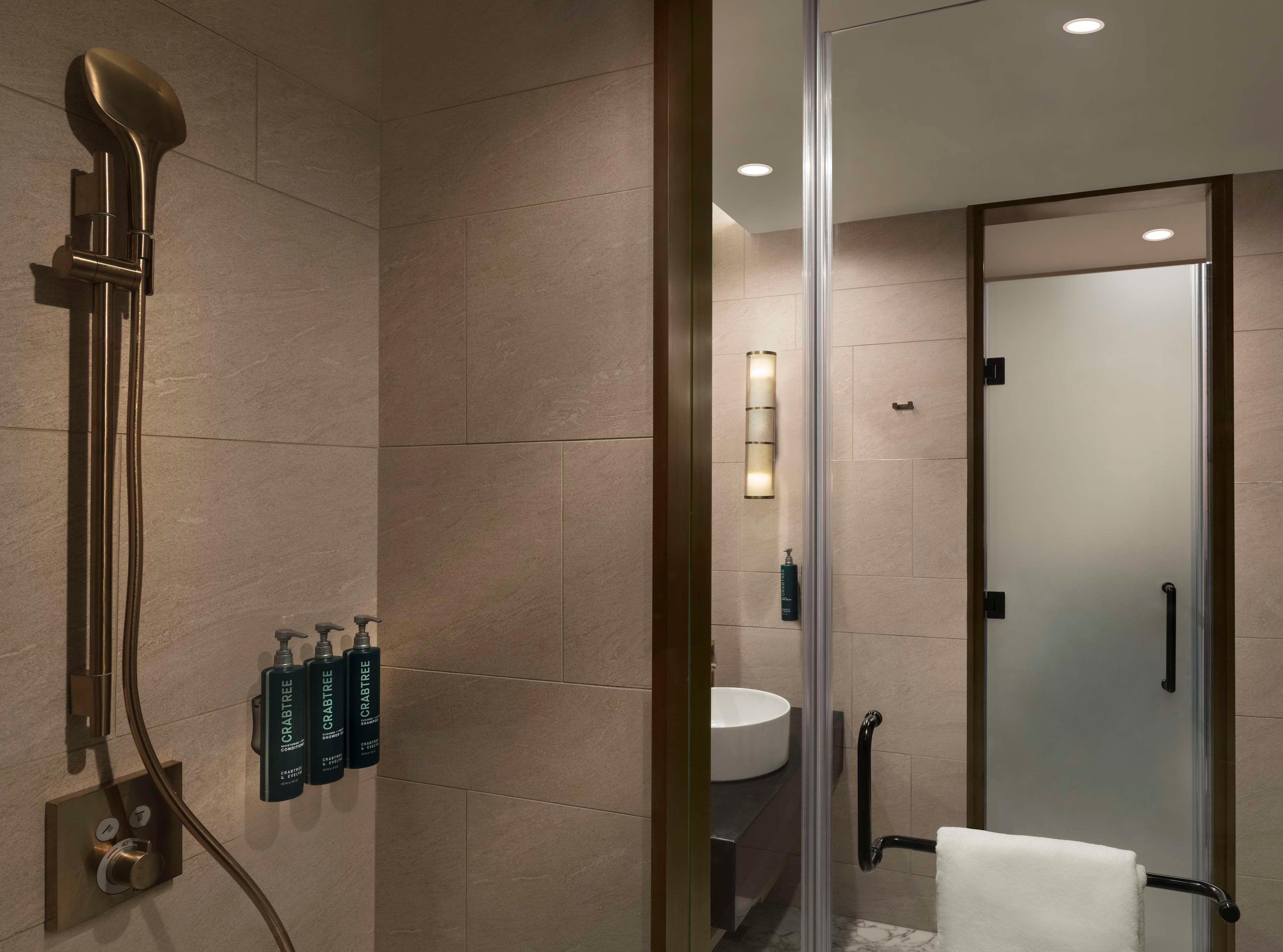 Double Deluxe King Bed