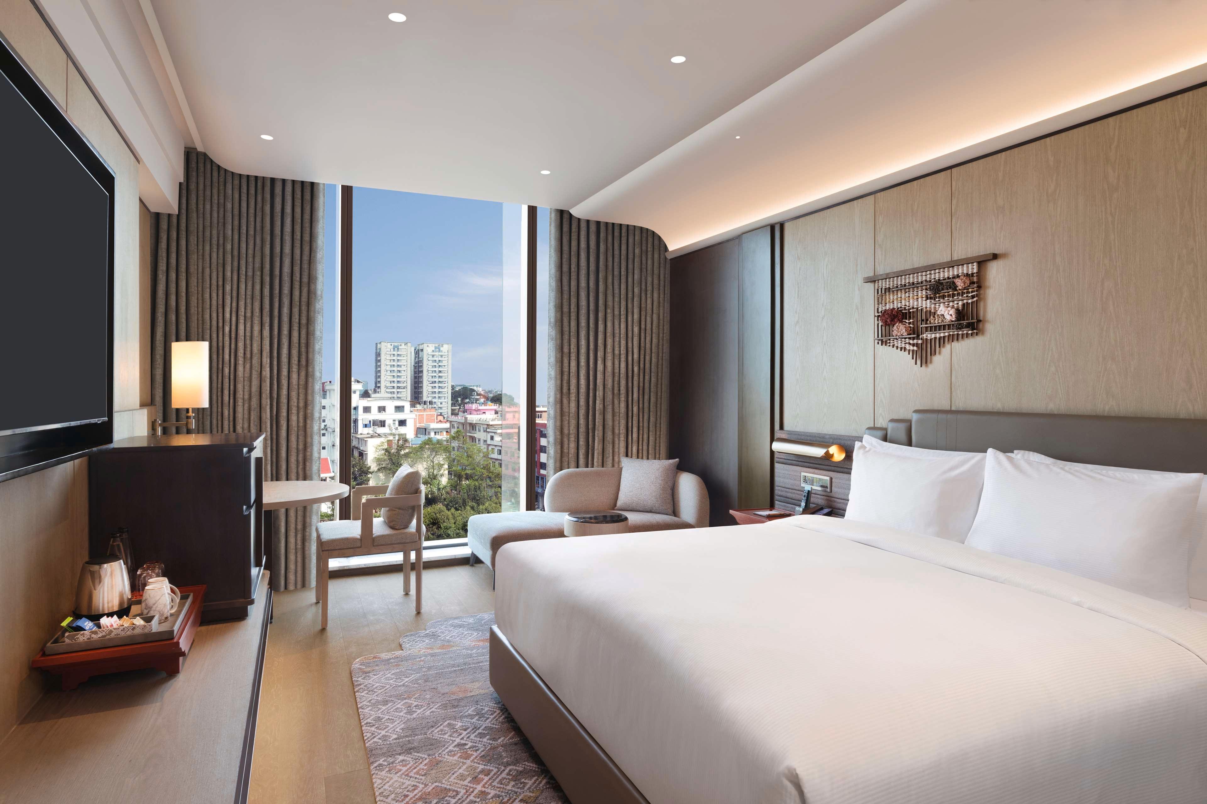 Double Deluxe King Bed