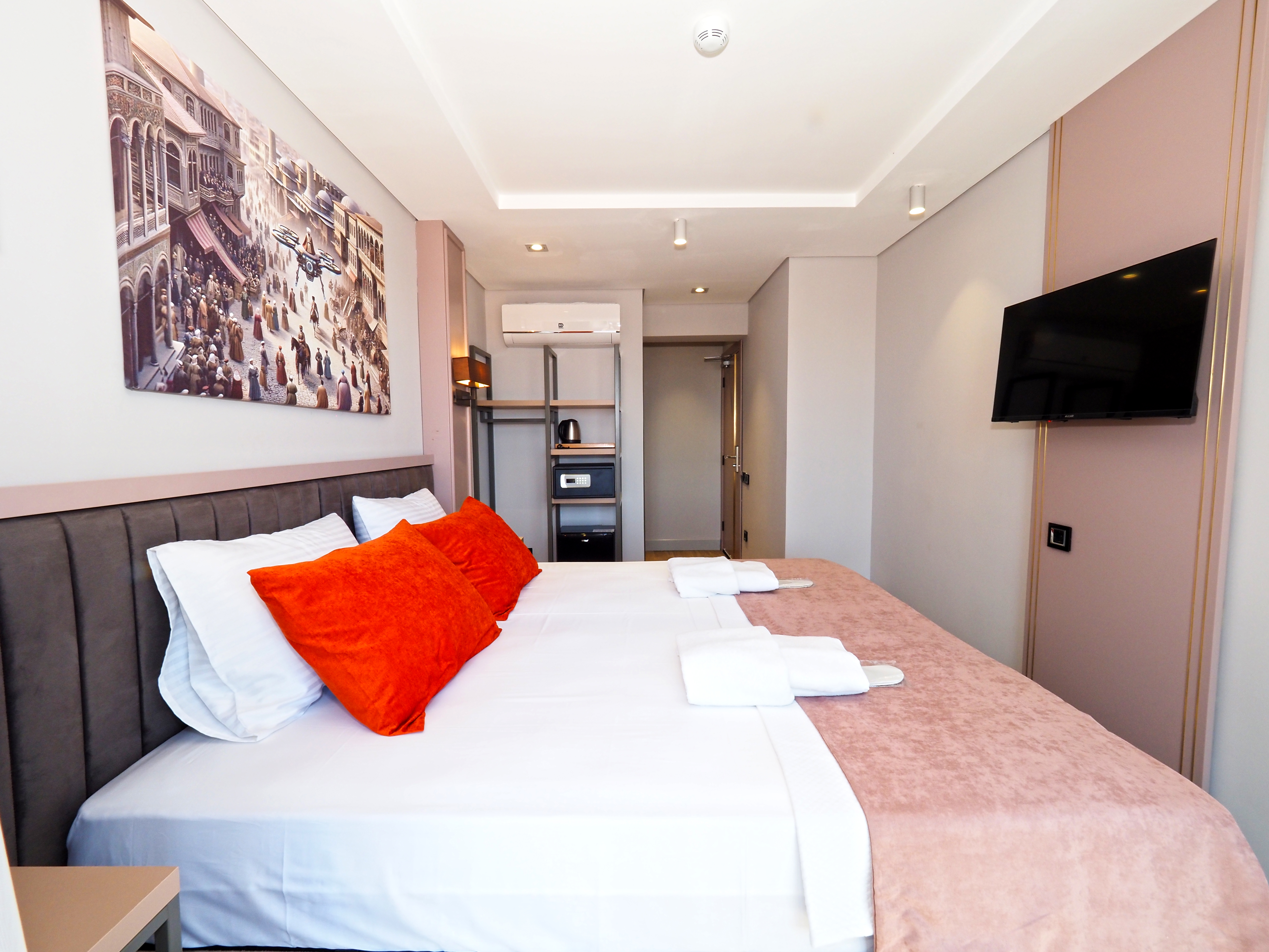 Double Deluxe King Bed