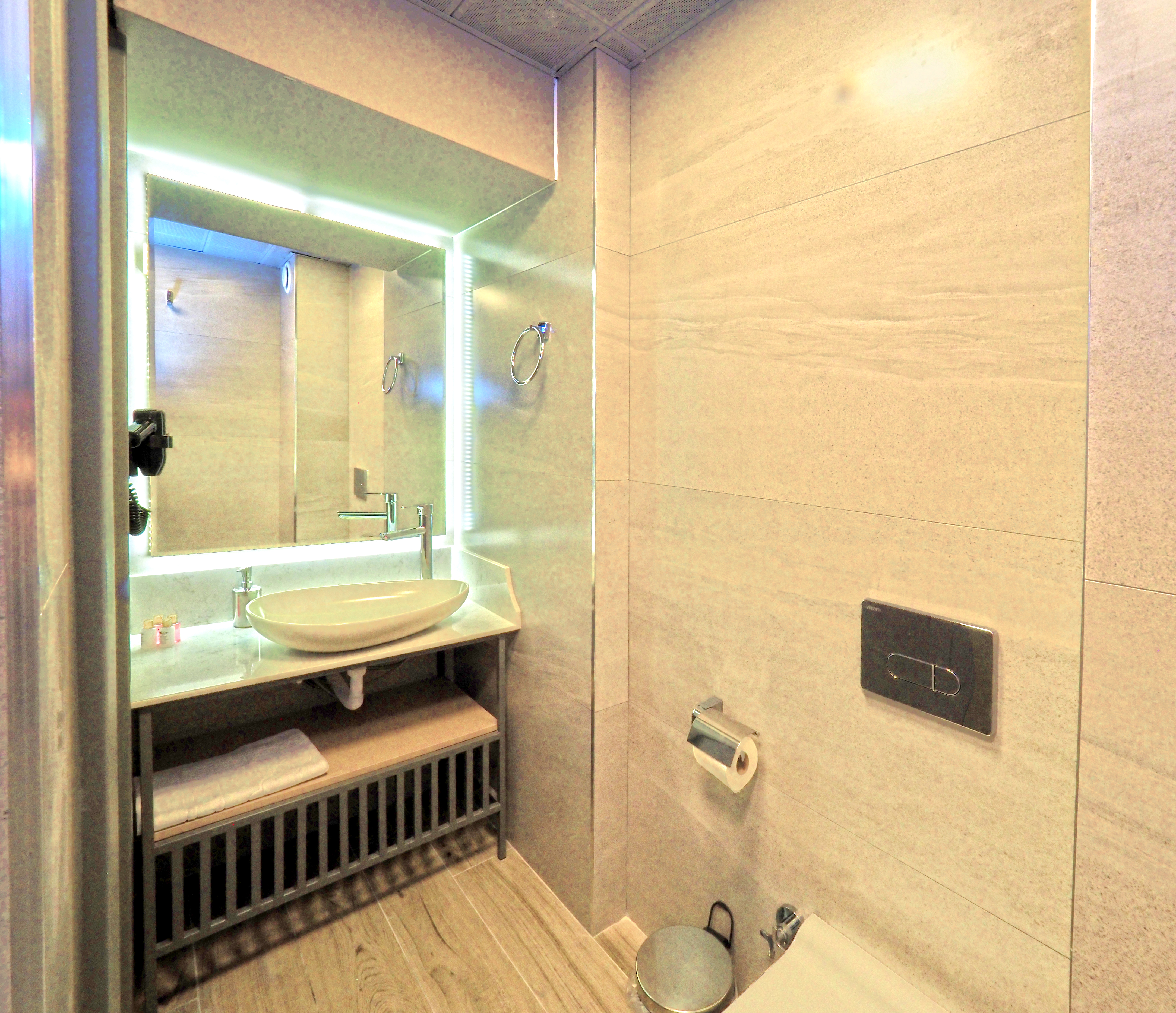 Double Deluxe King Bed