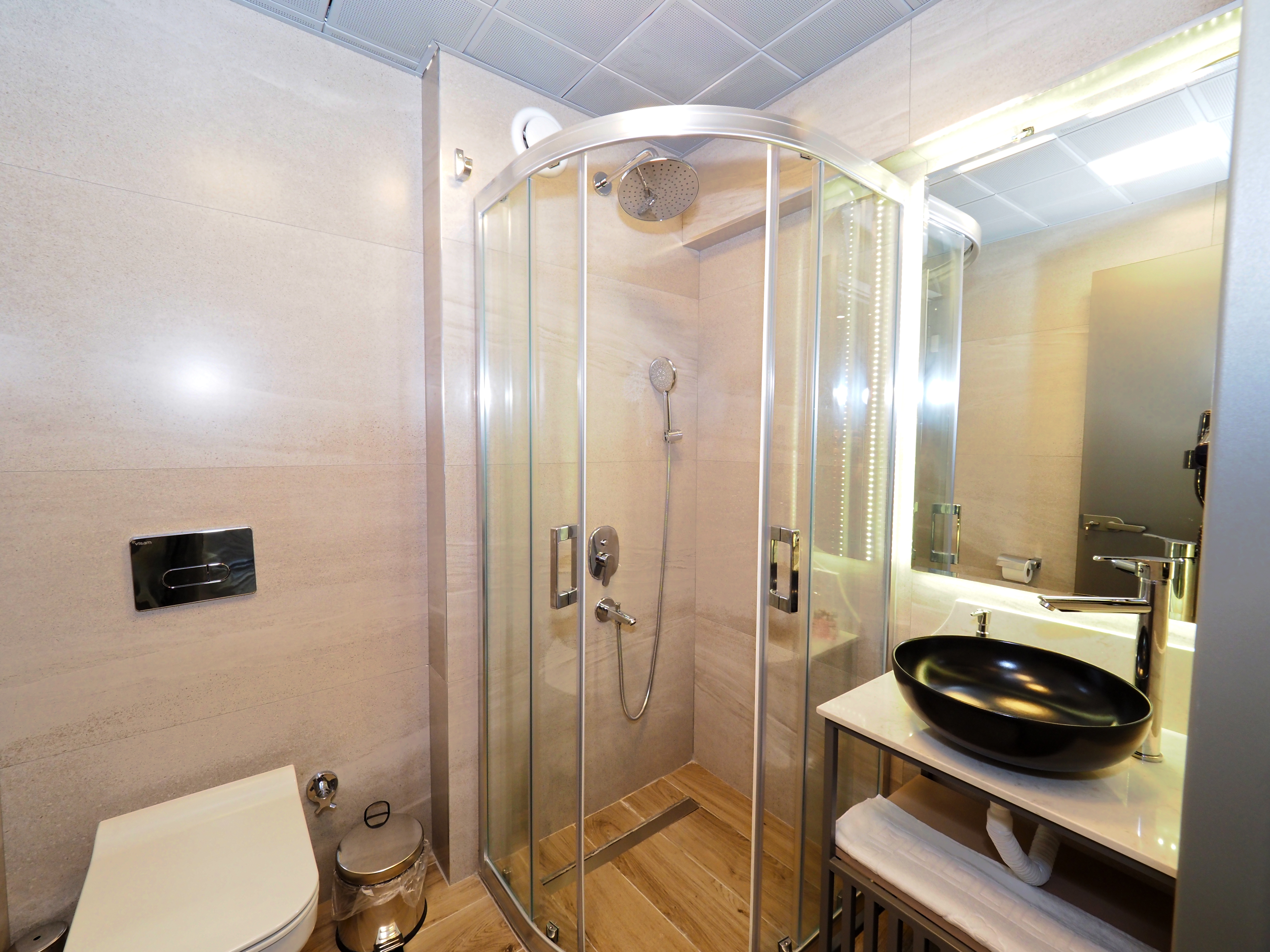 Double Deluxe King Bed