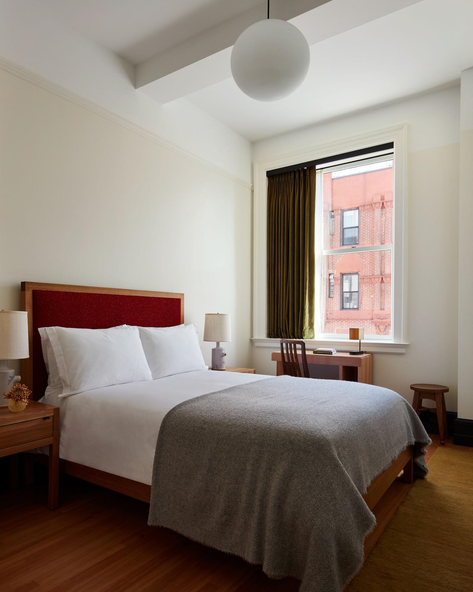 Studio Queen Size Bed