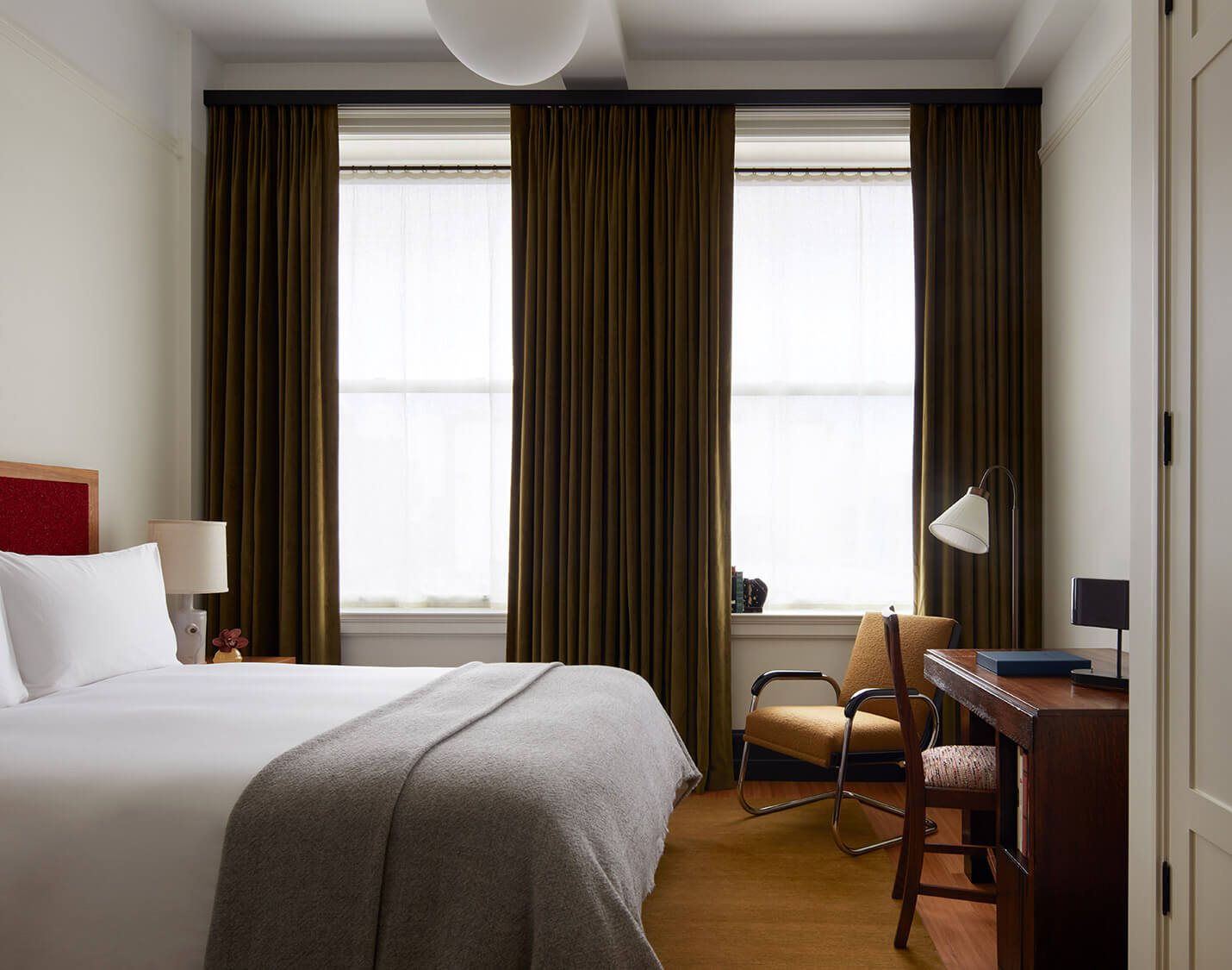 Double Classic Queen Bed