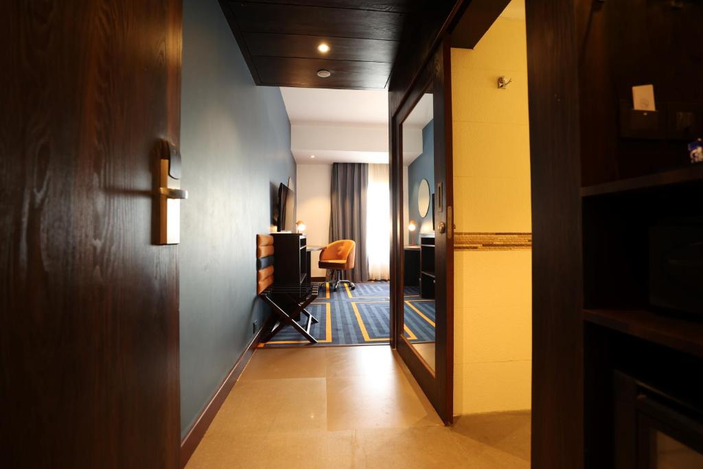 Double Accessible King Size Bed