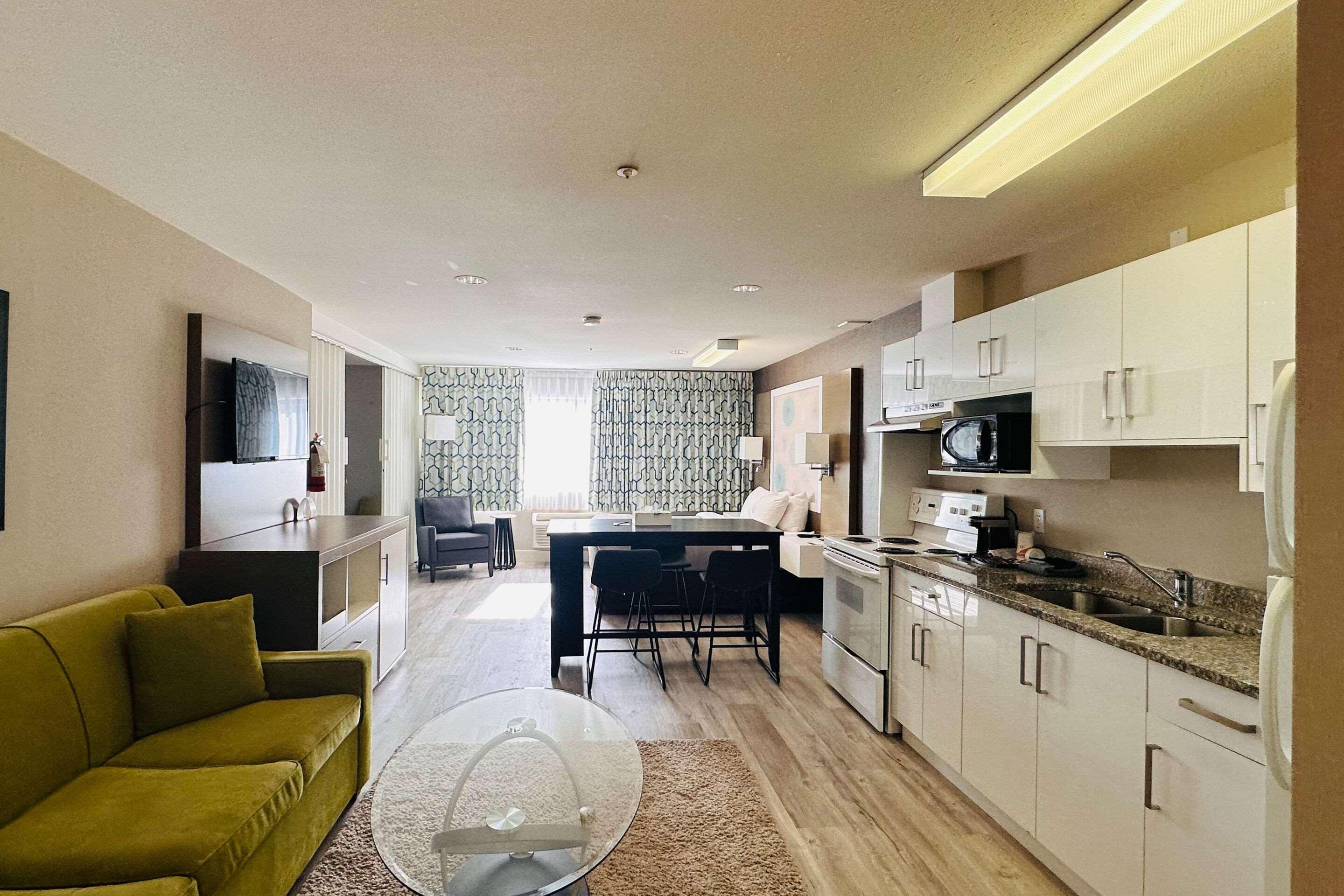 Suite Two Queen Beds Non Smoking