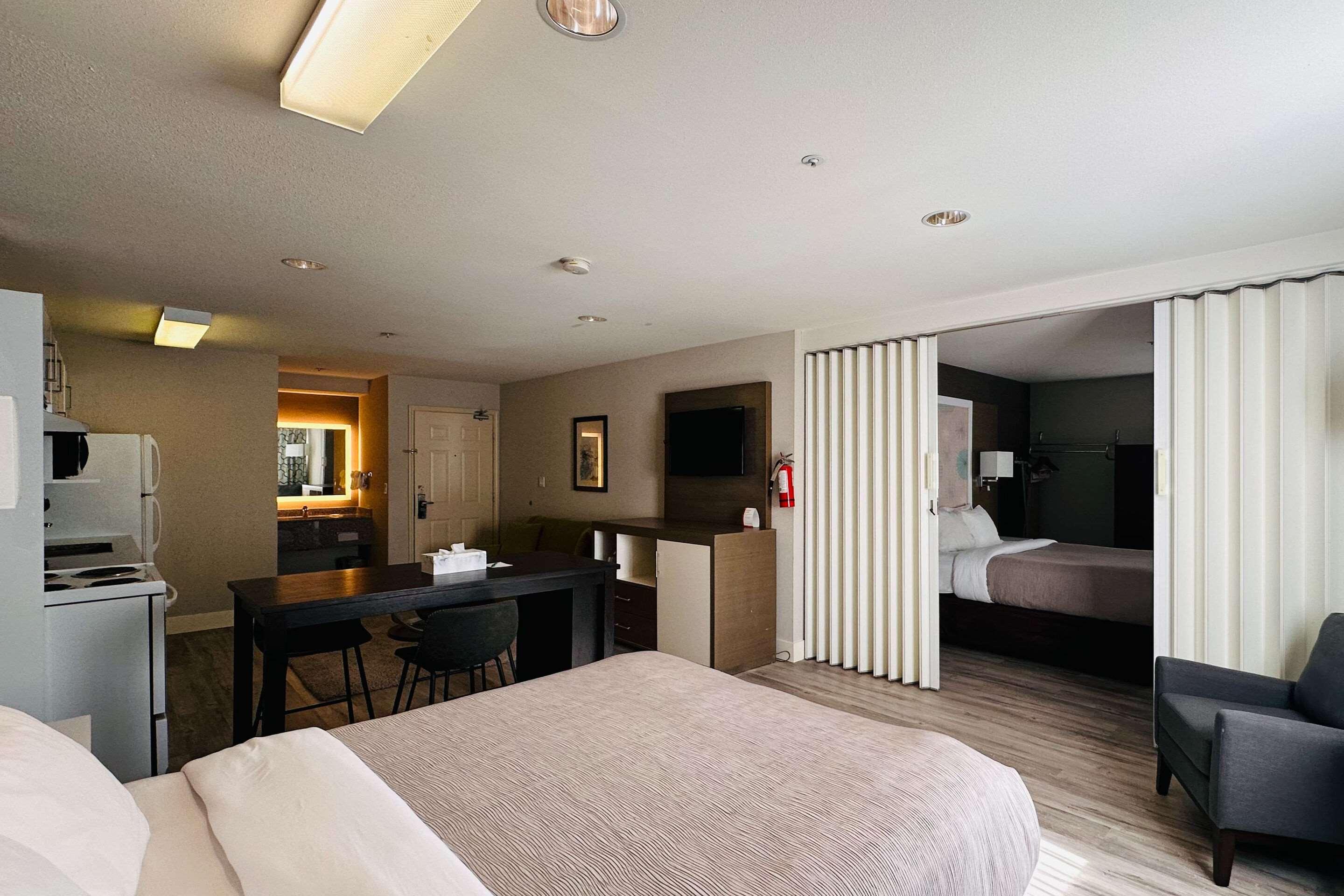 Suite Two Queen Beds Non Smoking