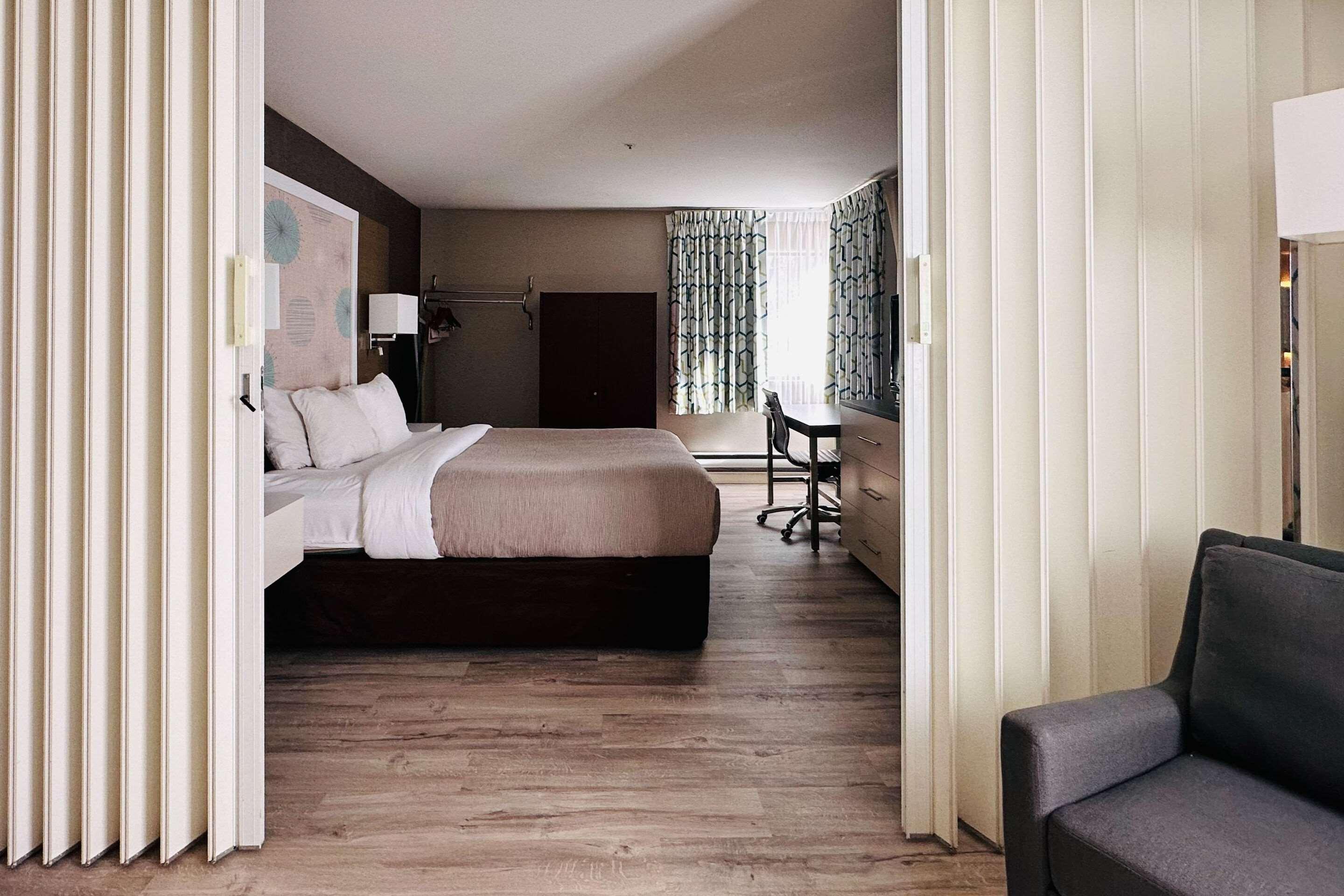 Suite Two Queen Beds Non Smoking