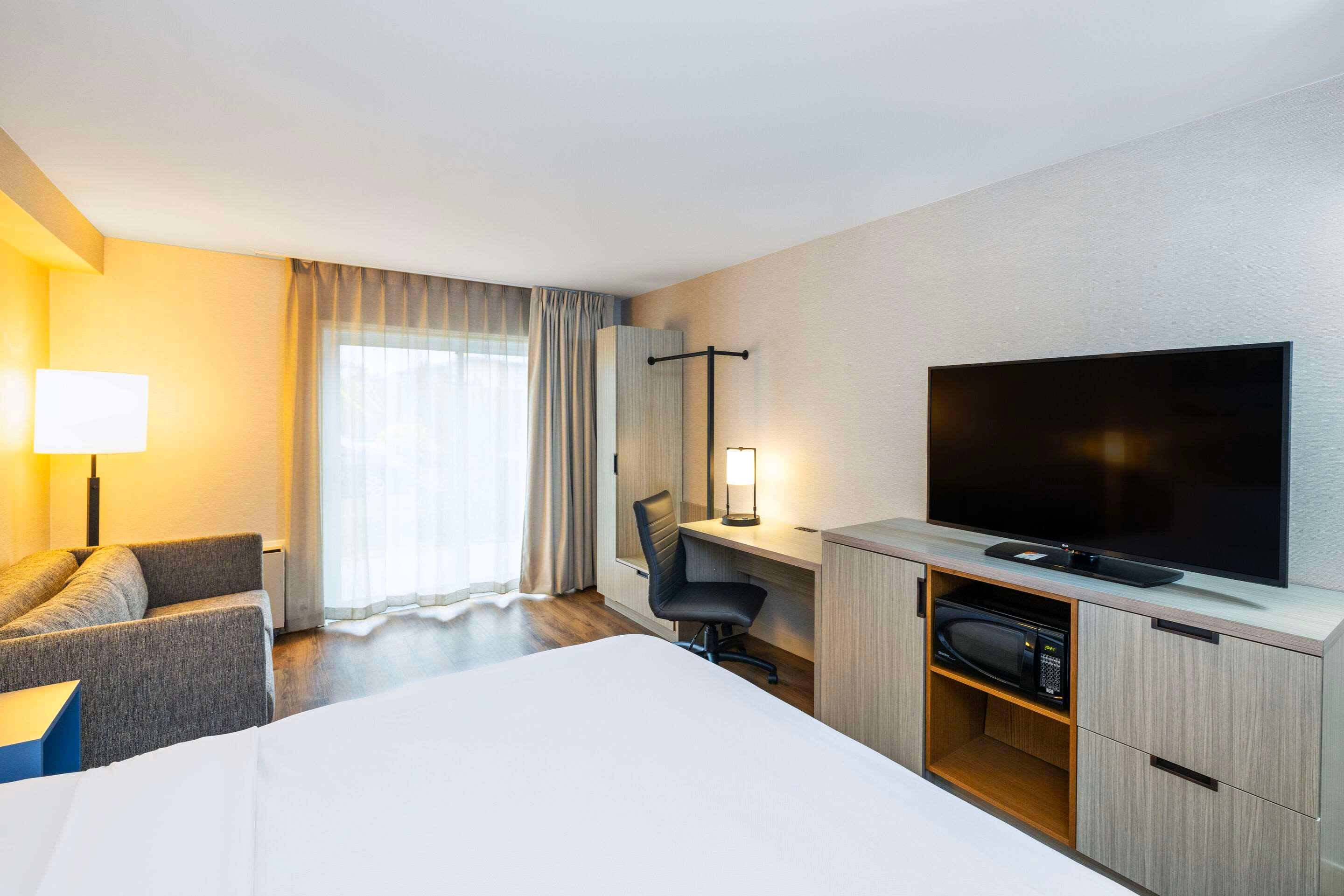 Double King Bed Non Smoking