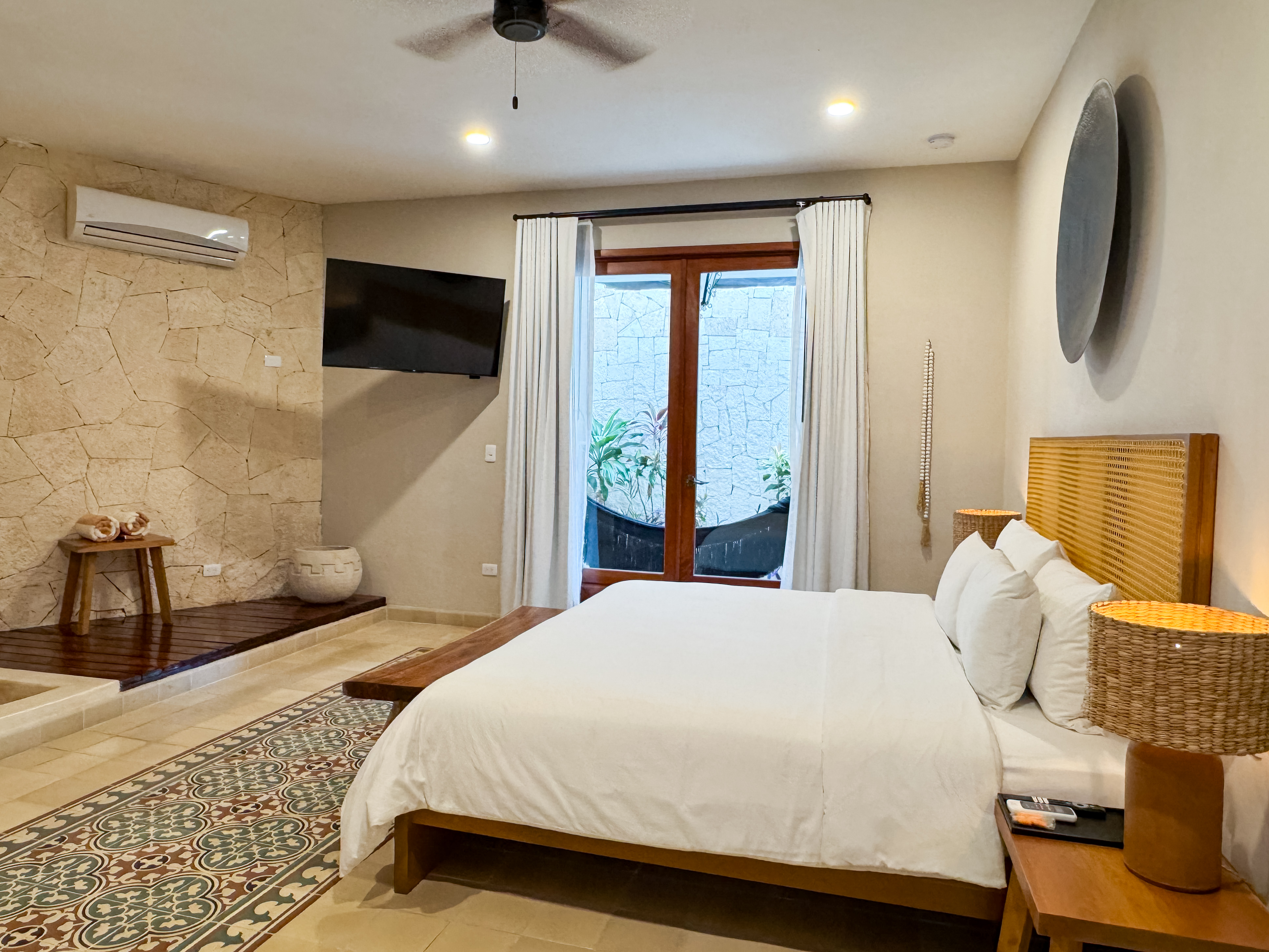 Double Deluxe One Bed