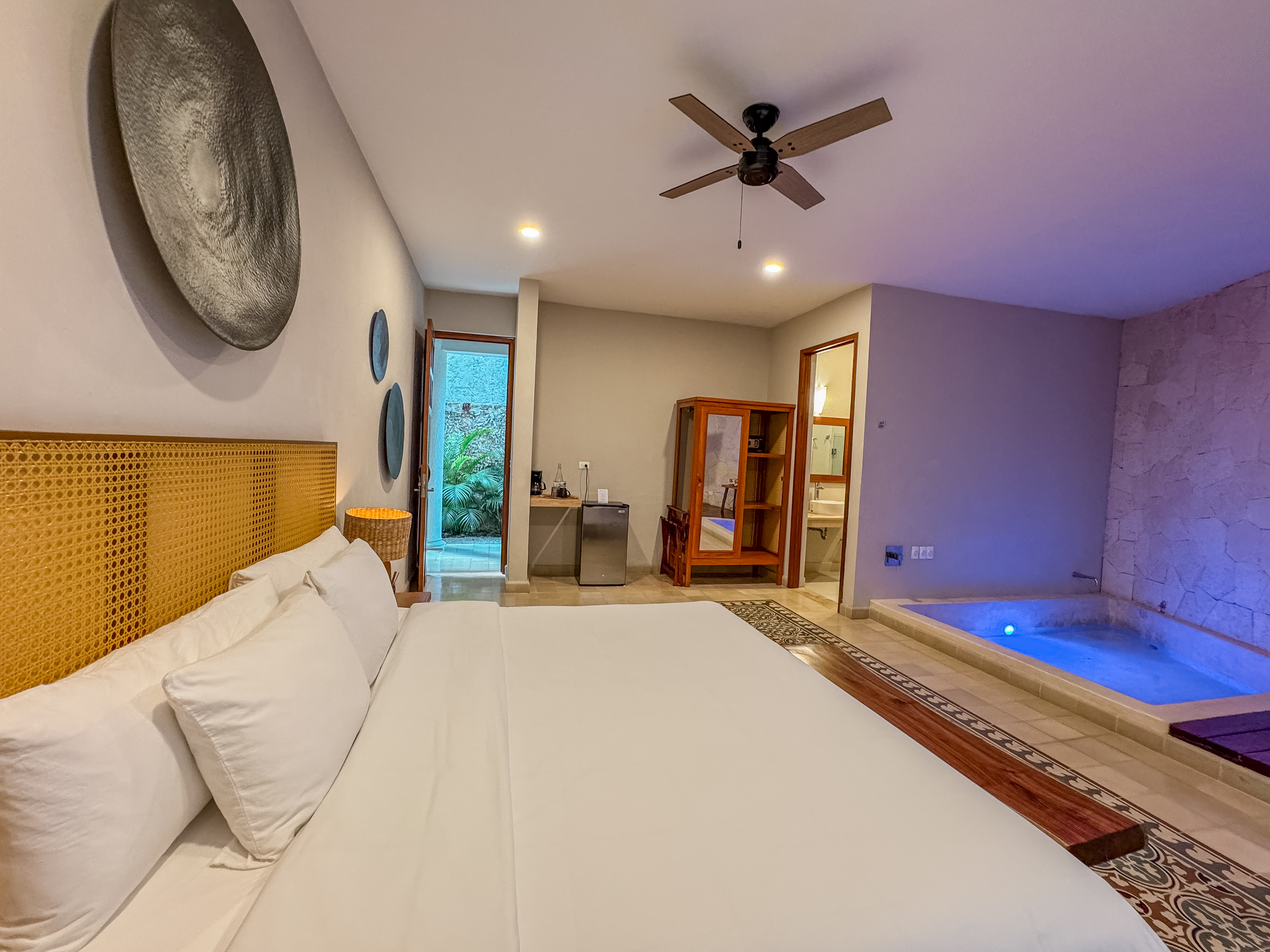 Double Deluxe One Bed