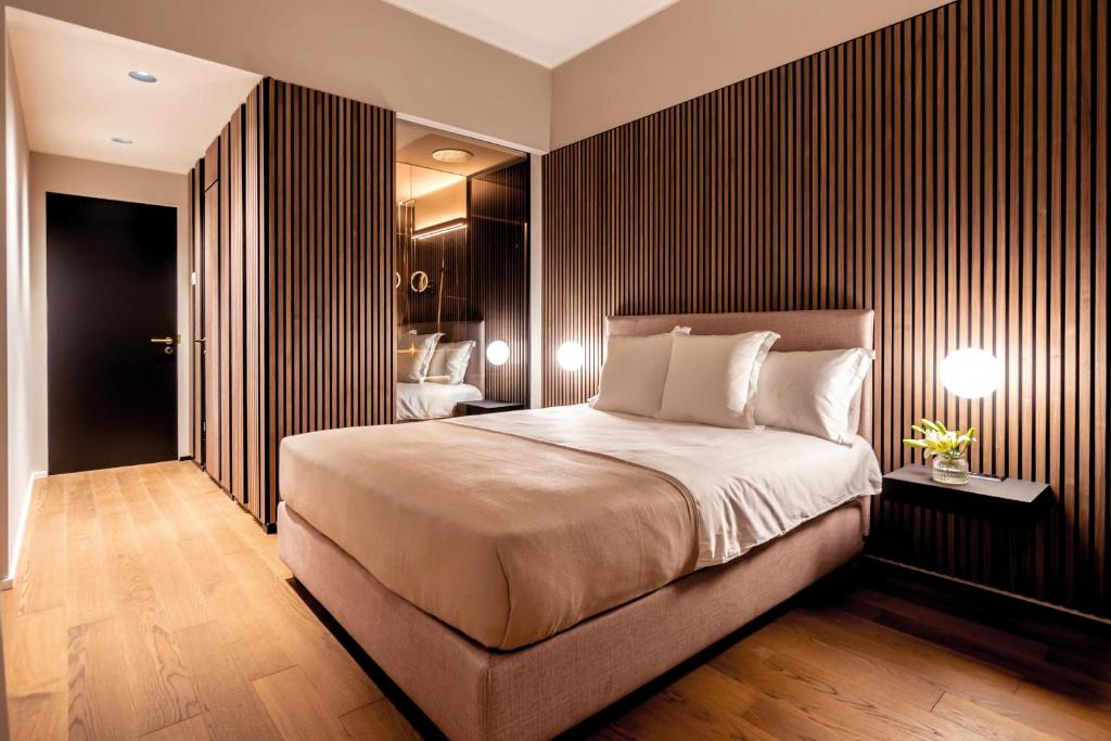 Double Queen Size Bed