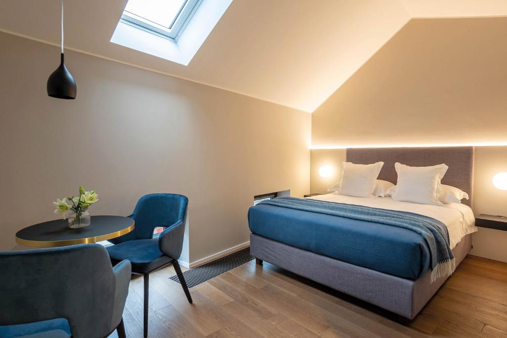 Double Single Business