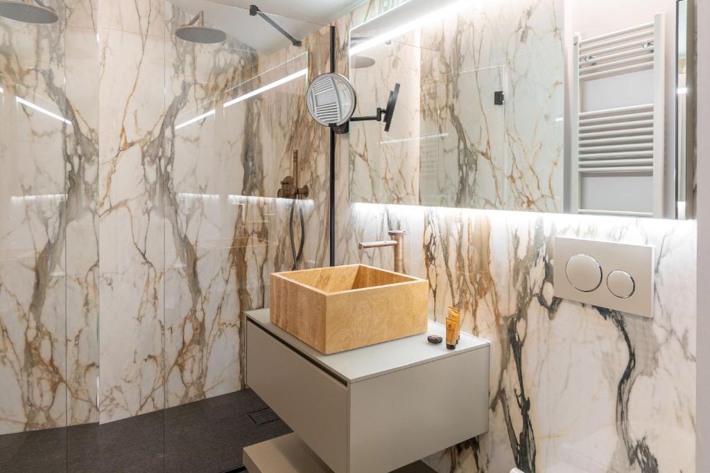 Double Single Business