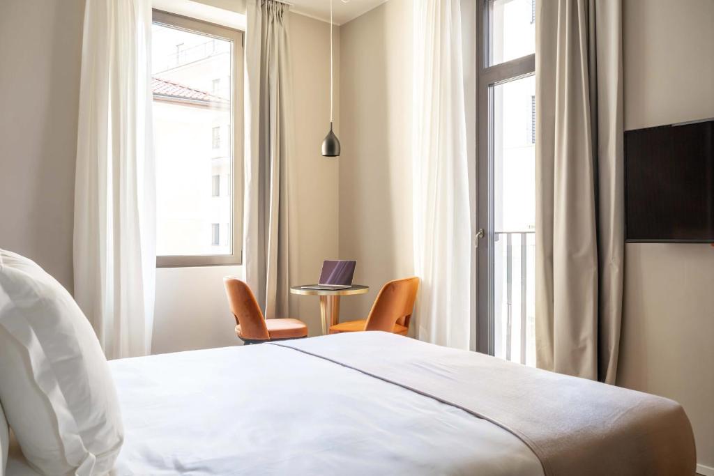 Double Queen Size Bed