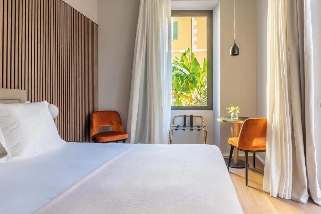 Double Queen Size Bed