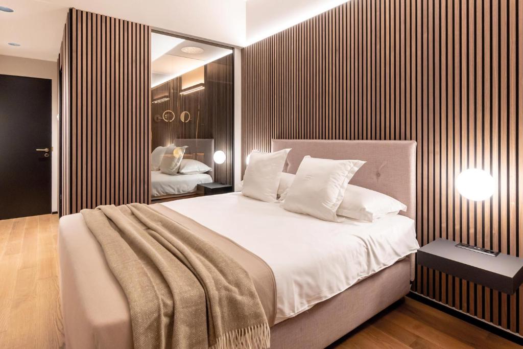 Double Queen Size Bed