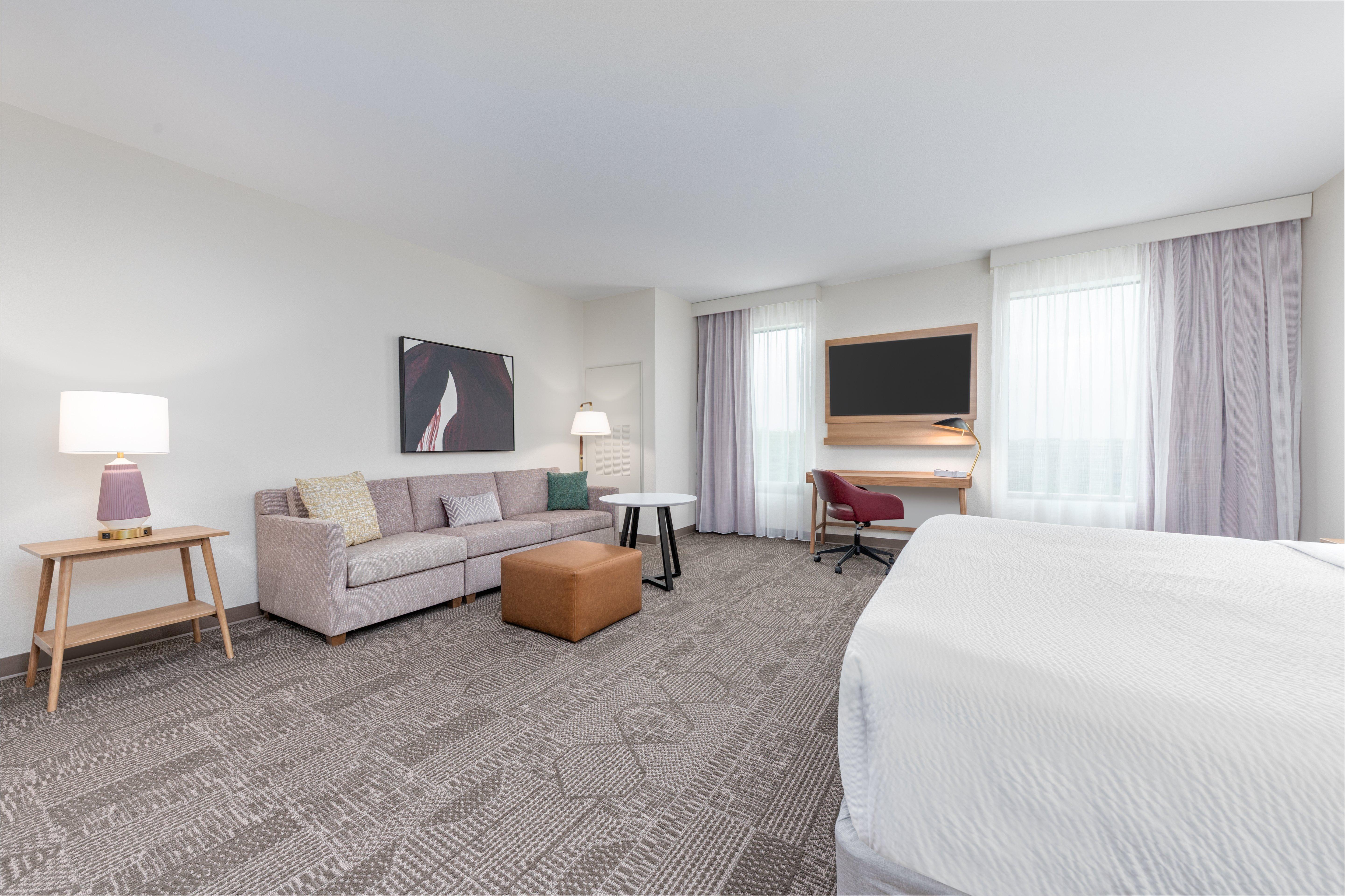 Studio Accessible King Size Bed