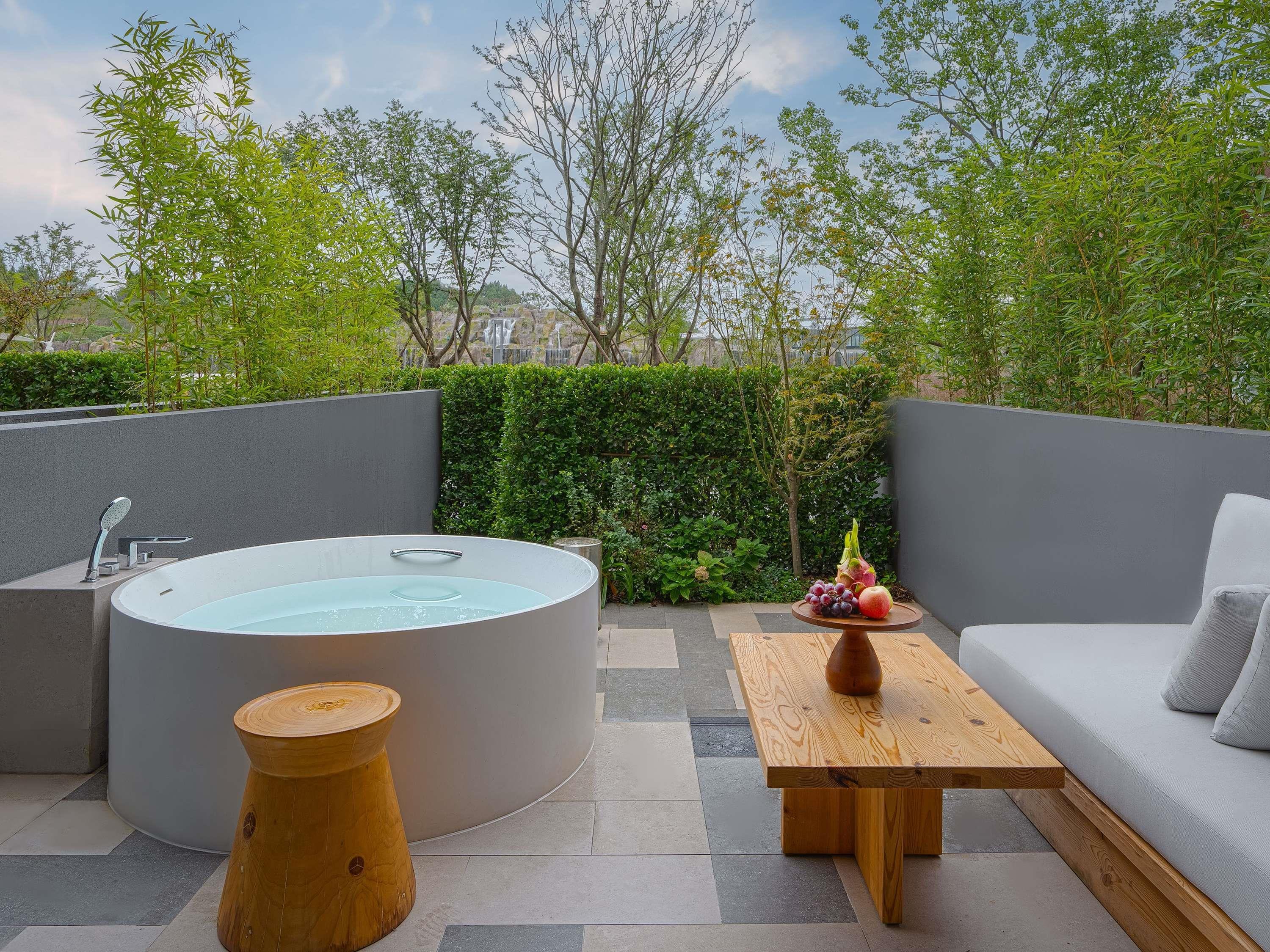 Double Deluxe King Bed