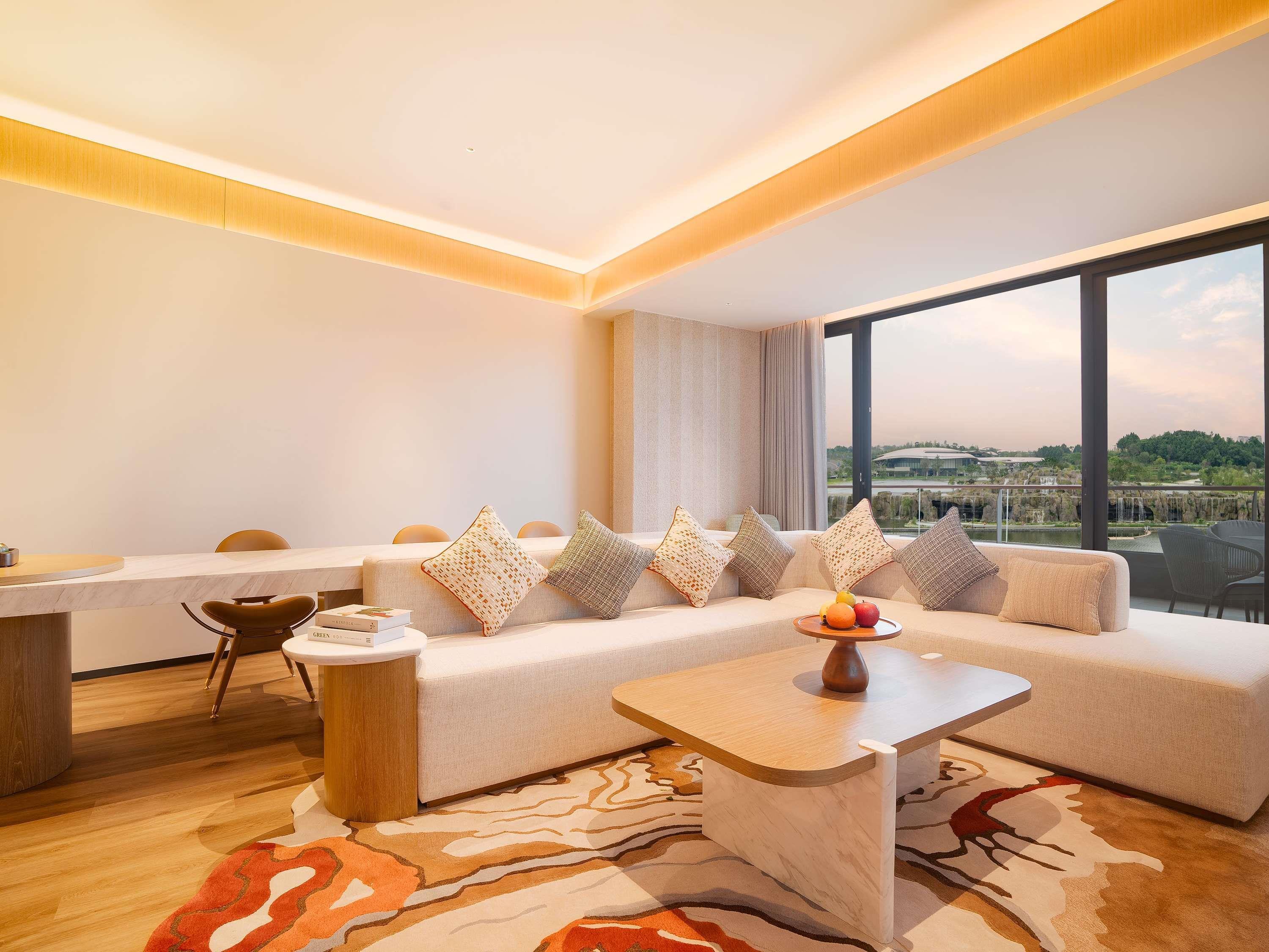 Suite Deluxe King Bed