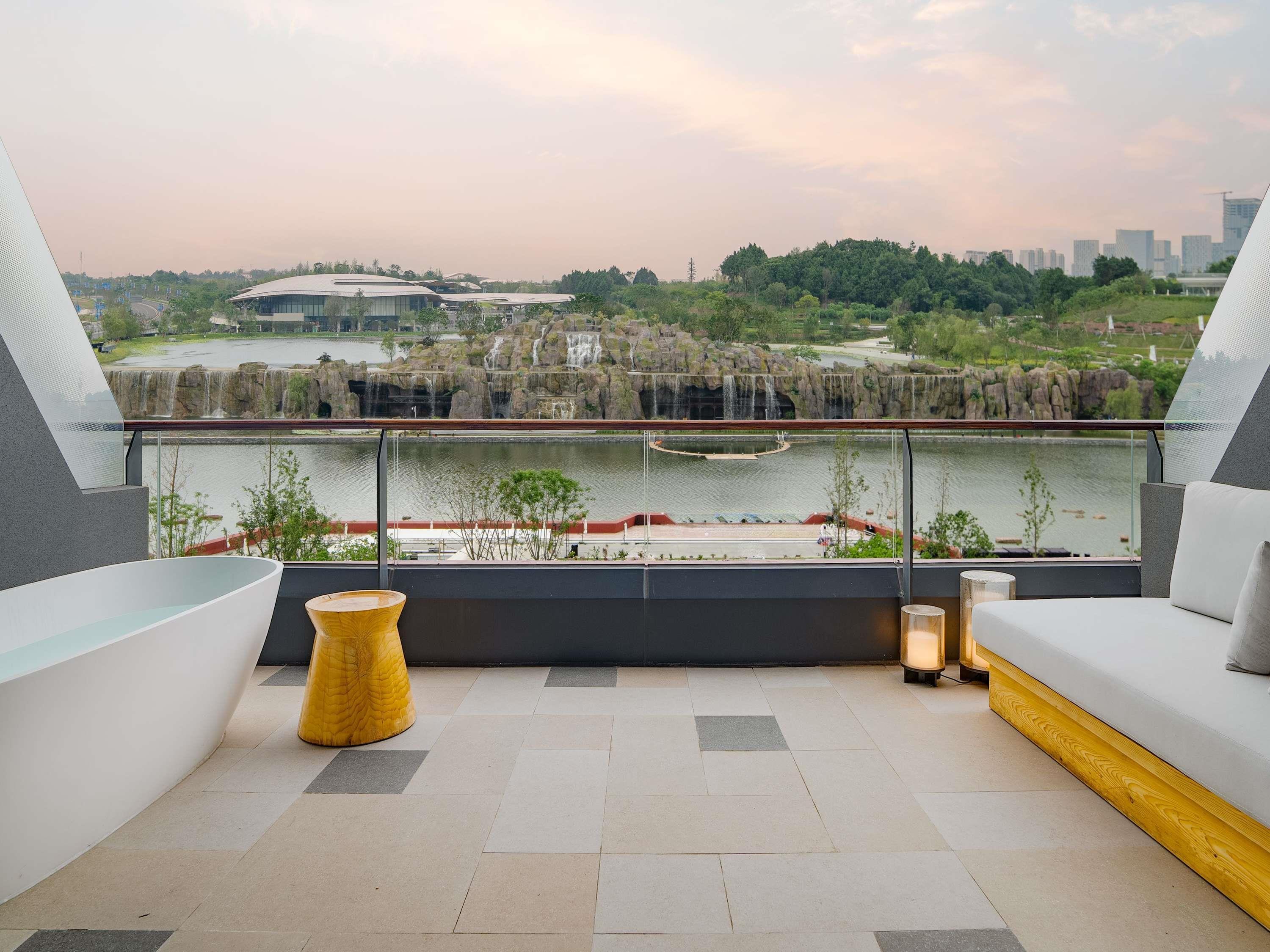 Suite Deluxe King Bed