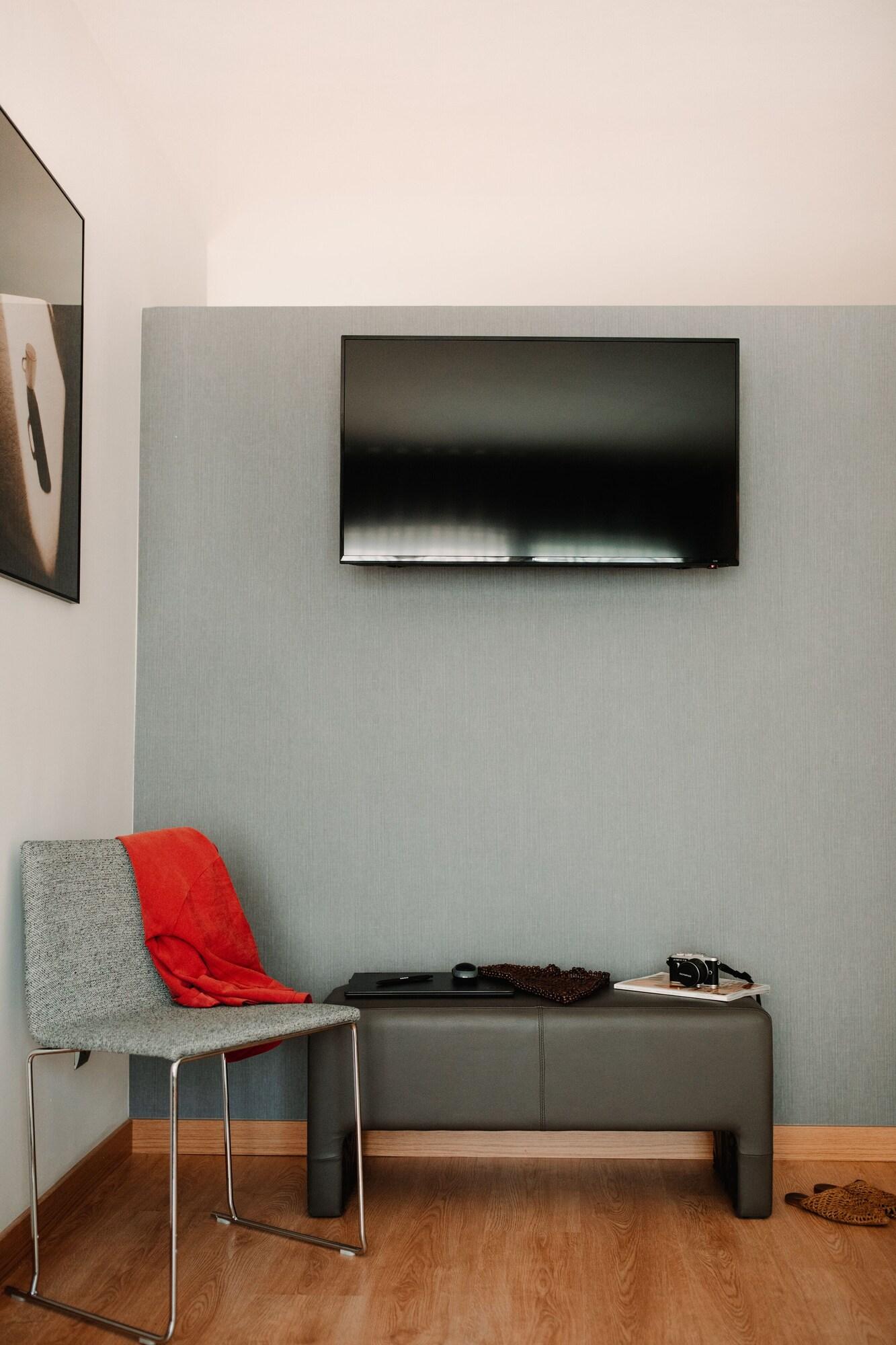 Double Queen Size Bed