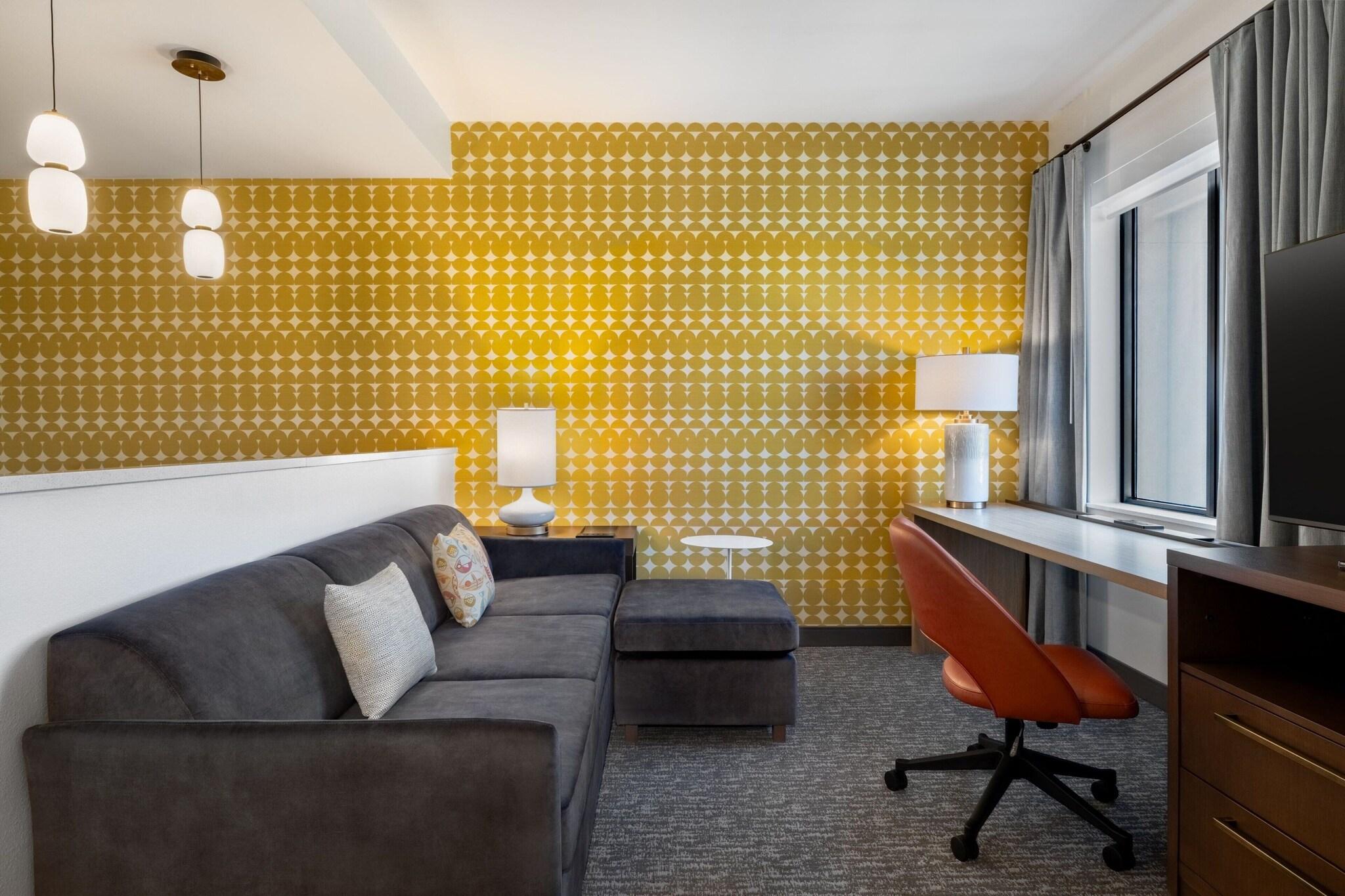 Suite Accessible King Size Bed