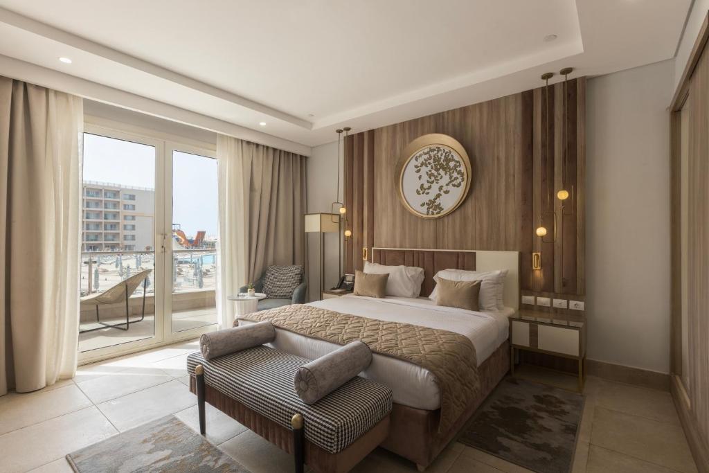 Suite Deluxe Pool View