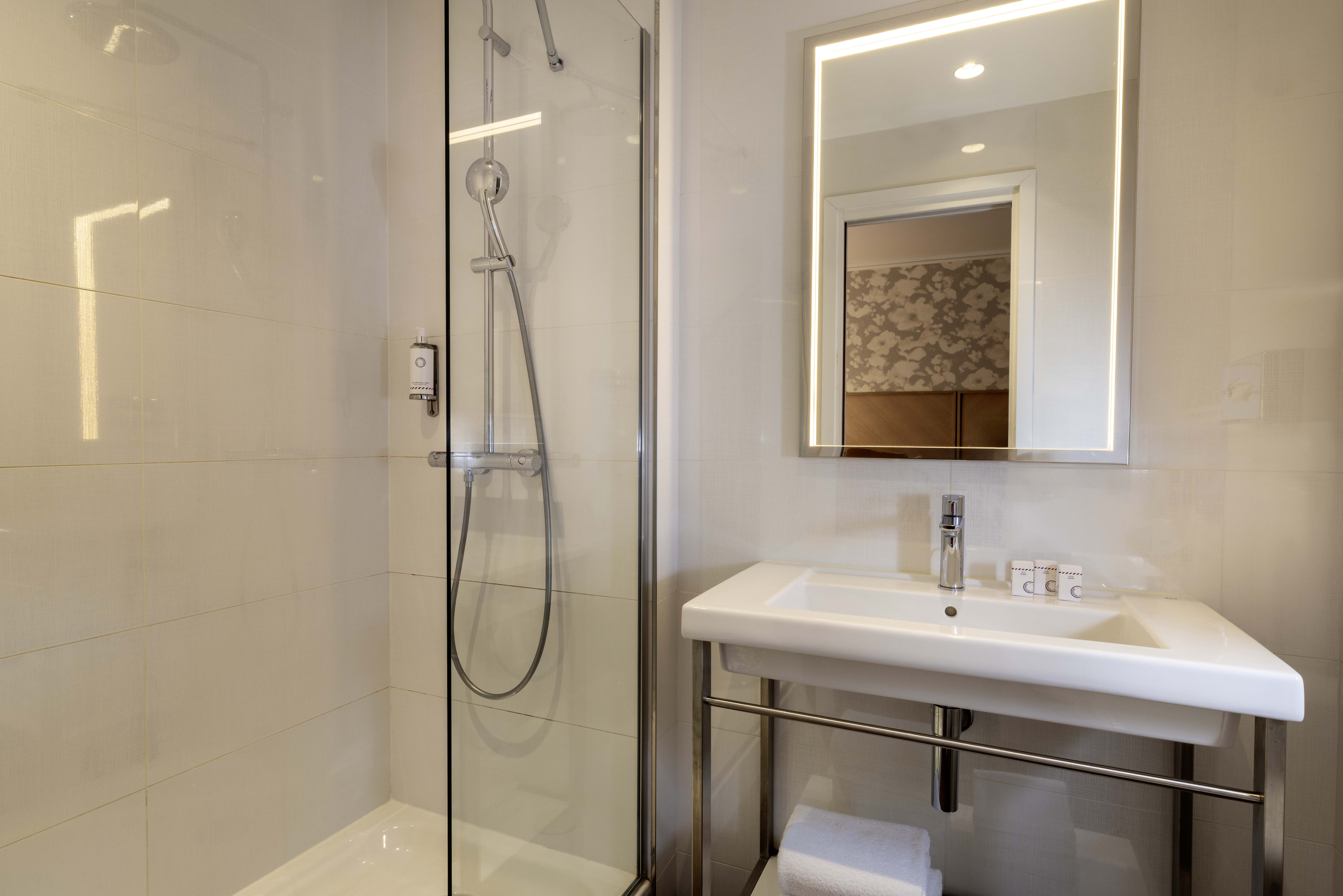 Room Connecting Room