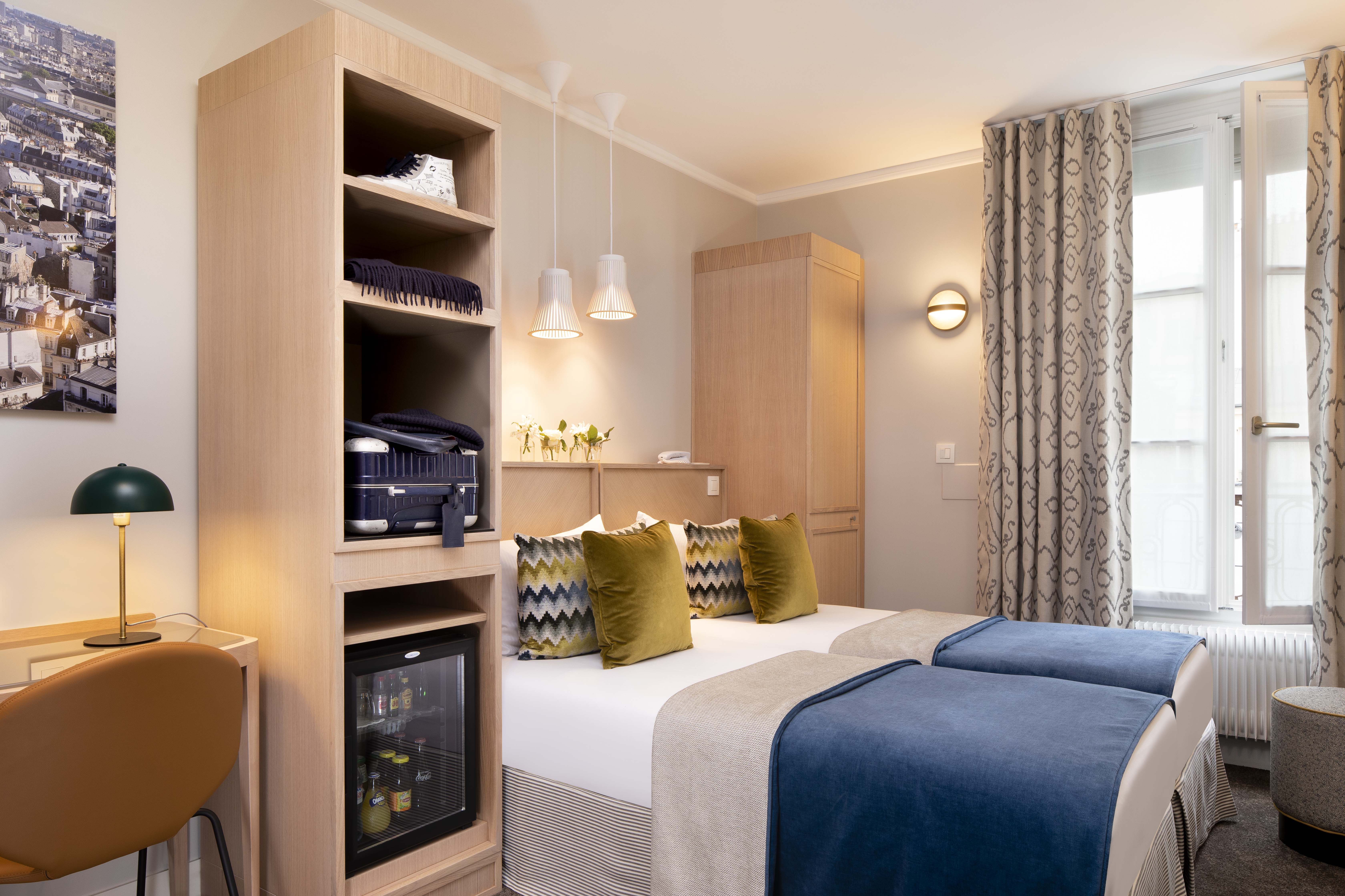 Room Connecting Room