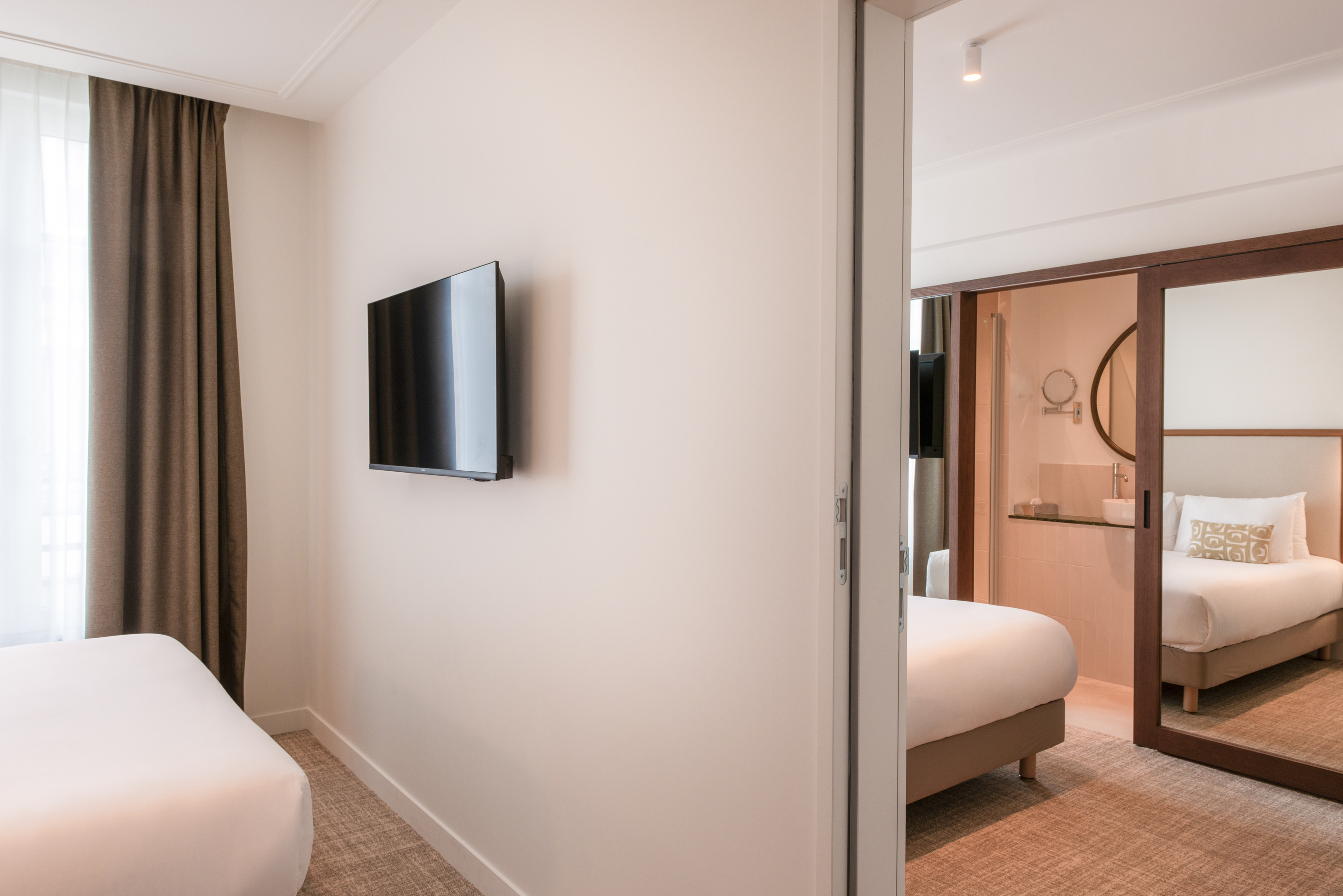 Double Connecting Room