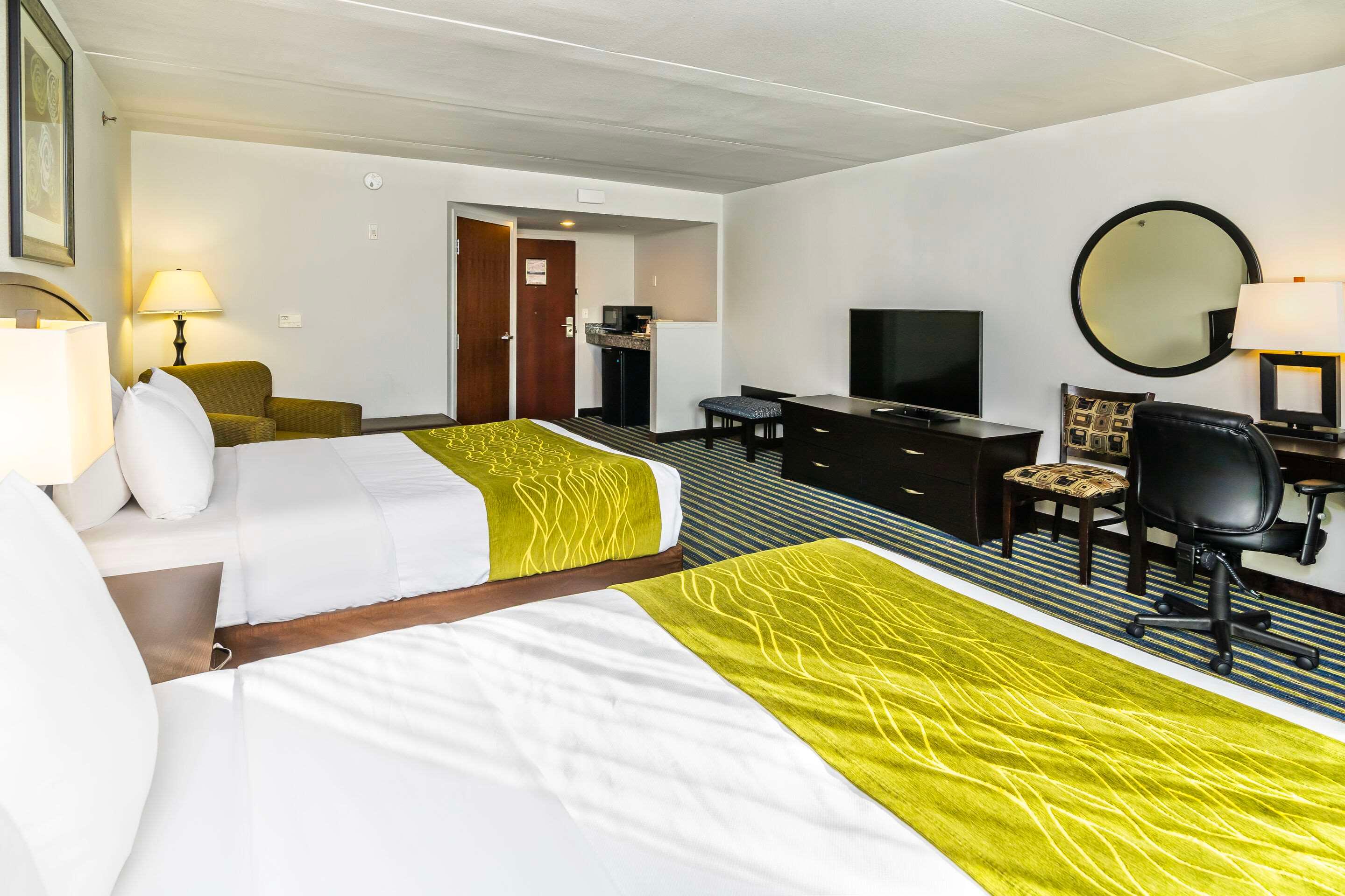 Quadruple Two Queen Beds