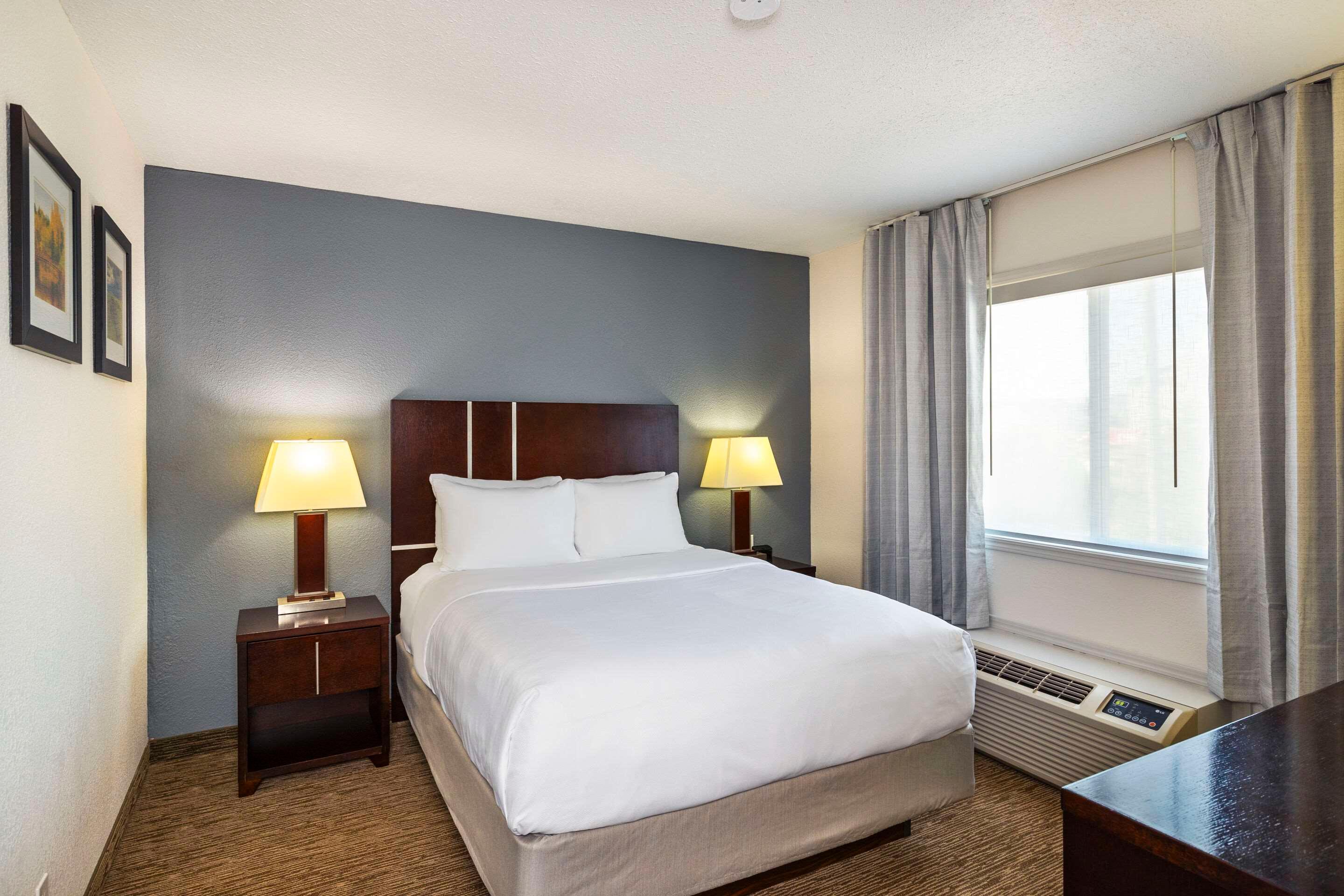 Suite Queen Size Bed