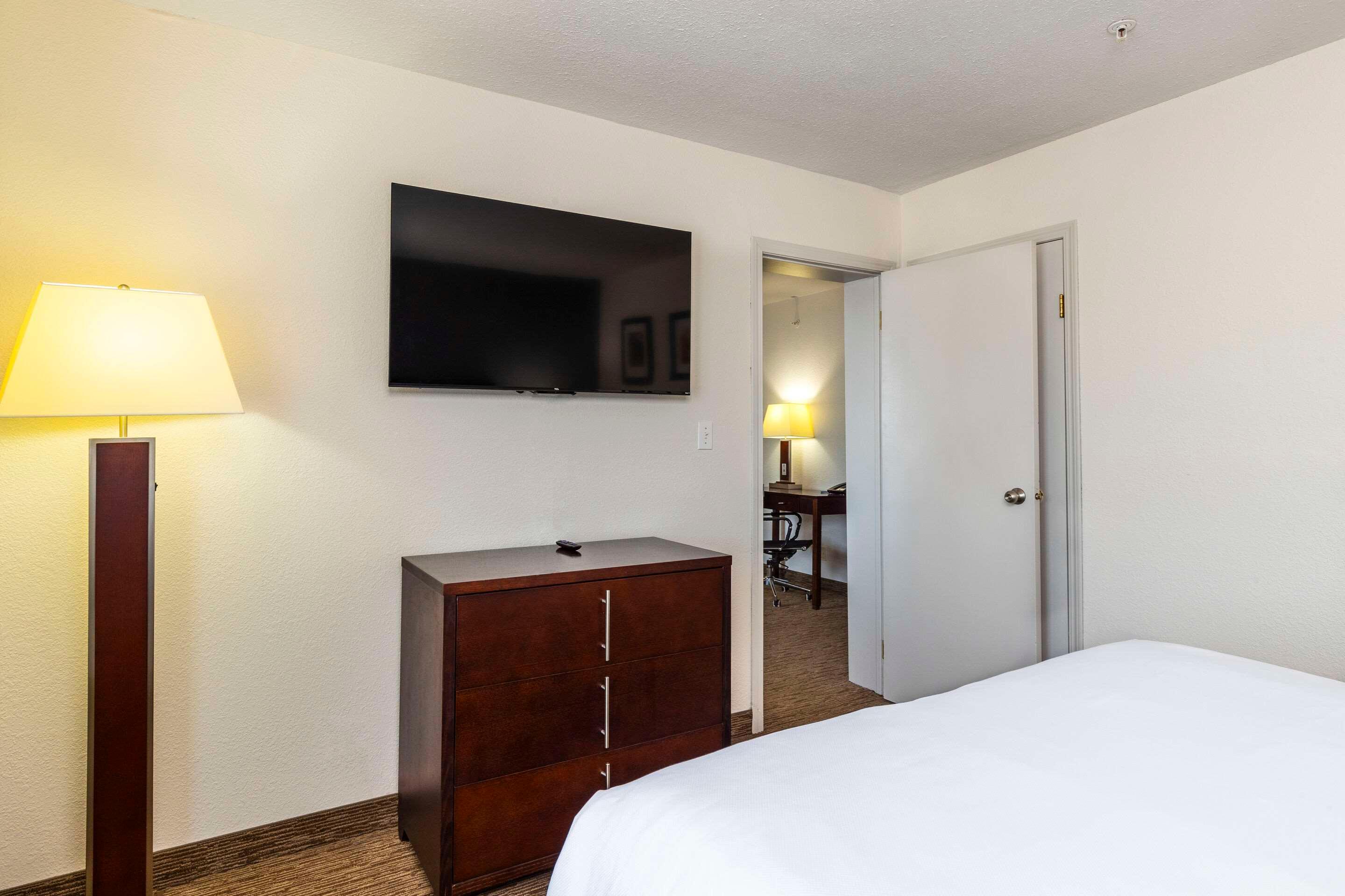 Suite Queen Size Bed