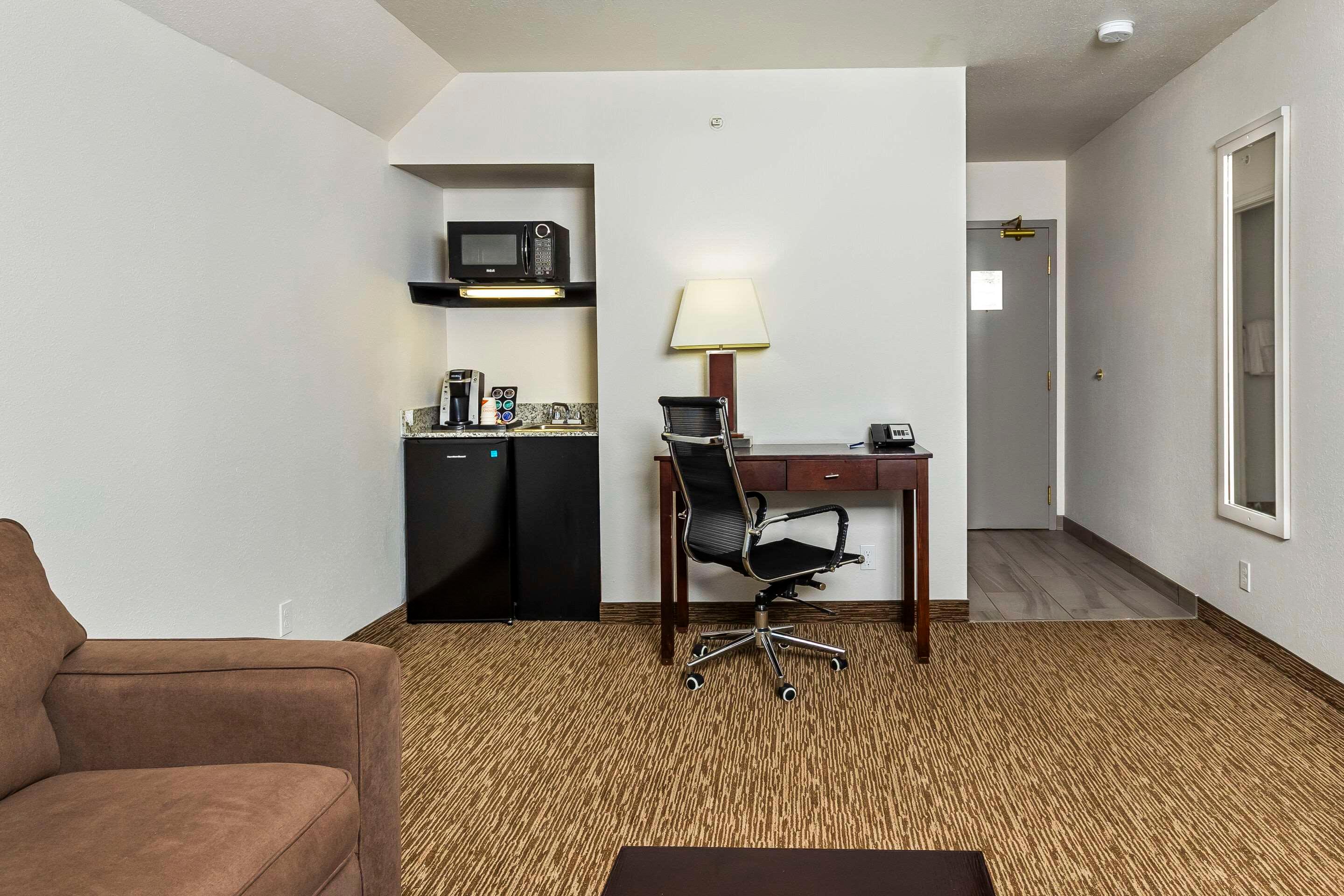 Suite Queen Size Bed