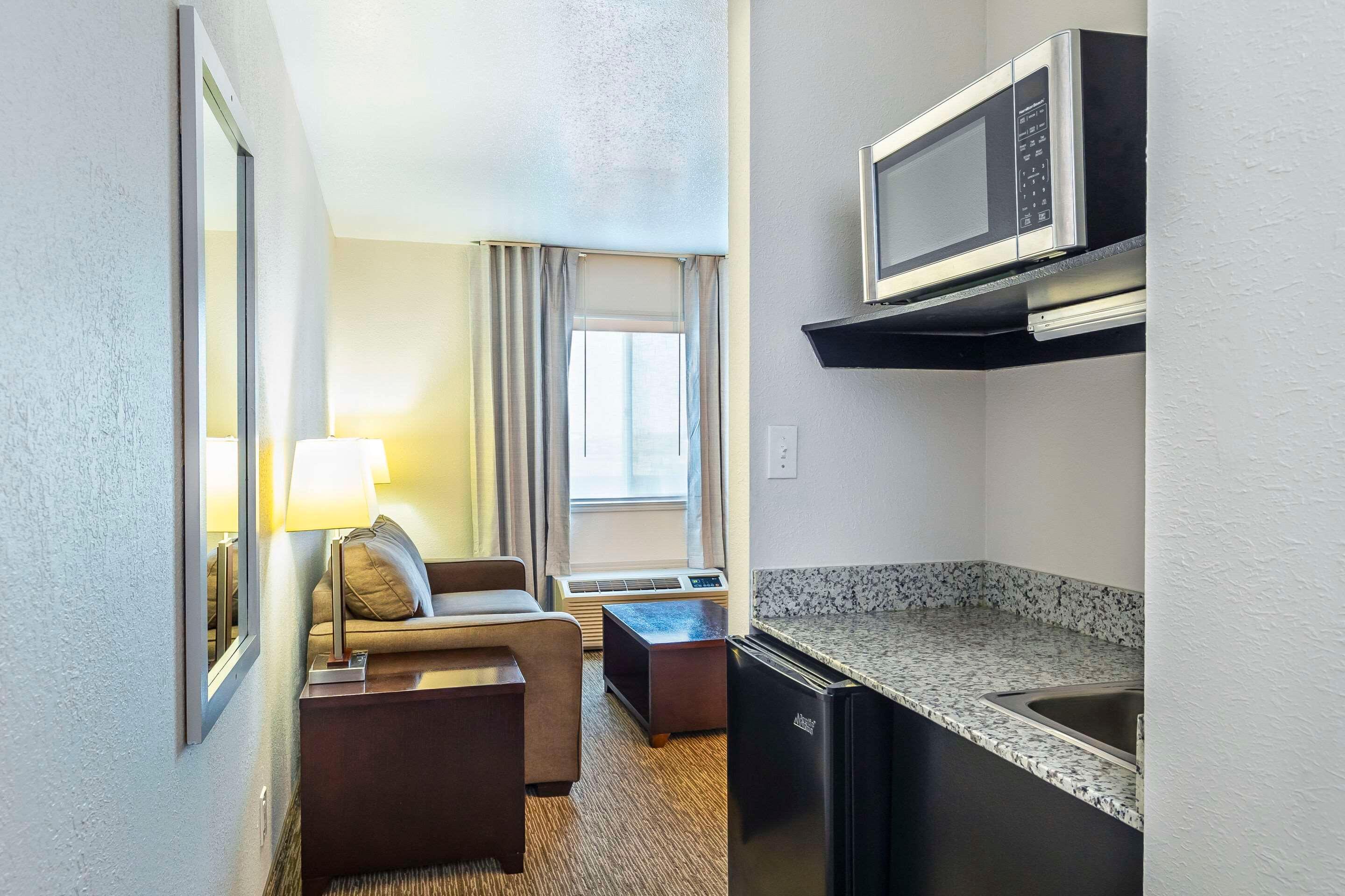 Suite Queen Bed Non Smoking