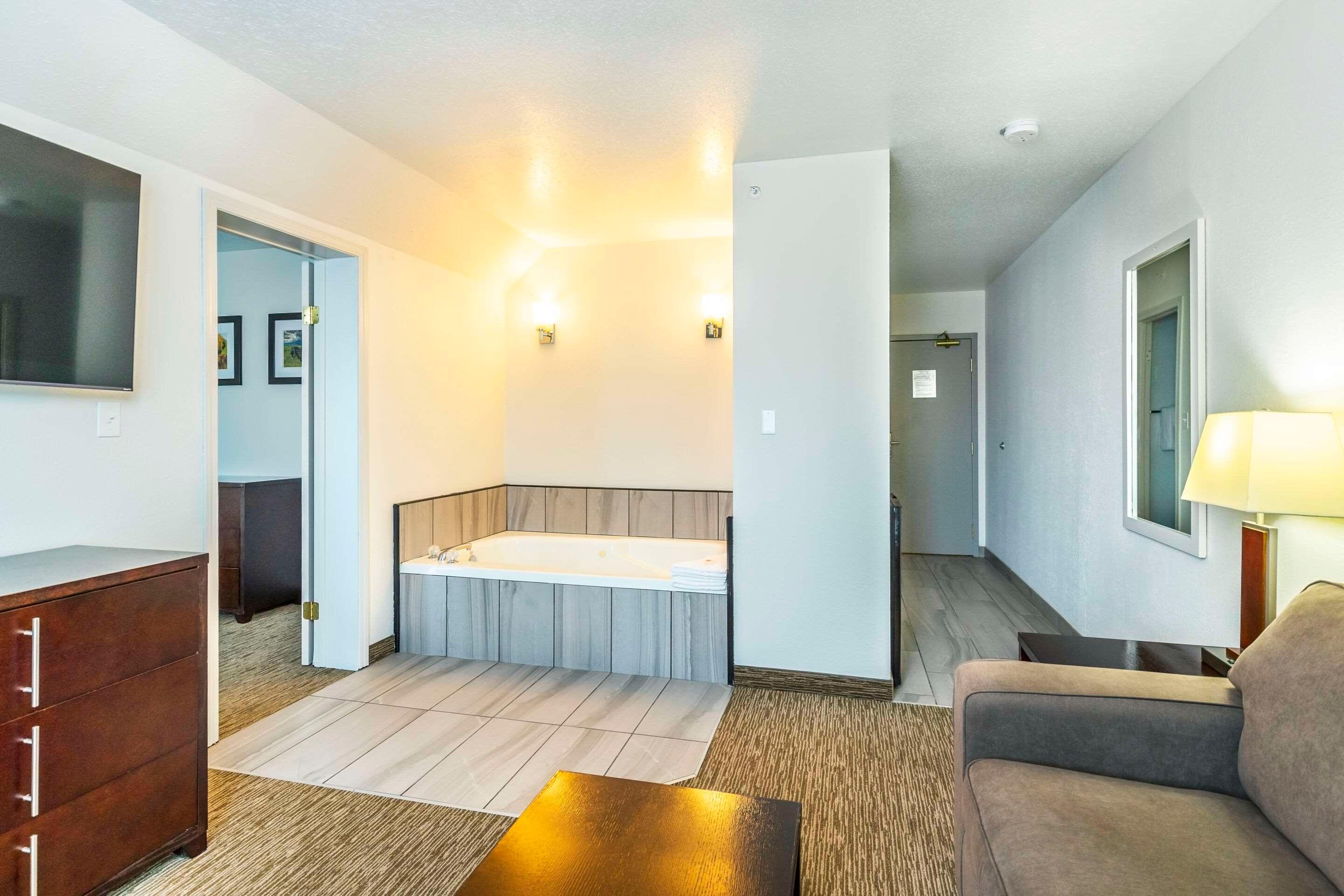 Suite Queen Bed Non Smoking