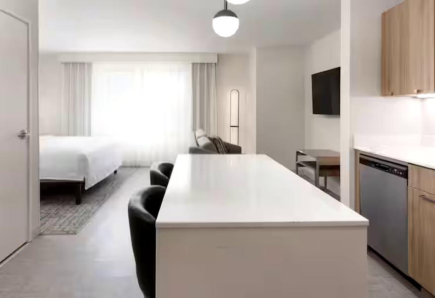 Studio Accessible King Size Bed