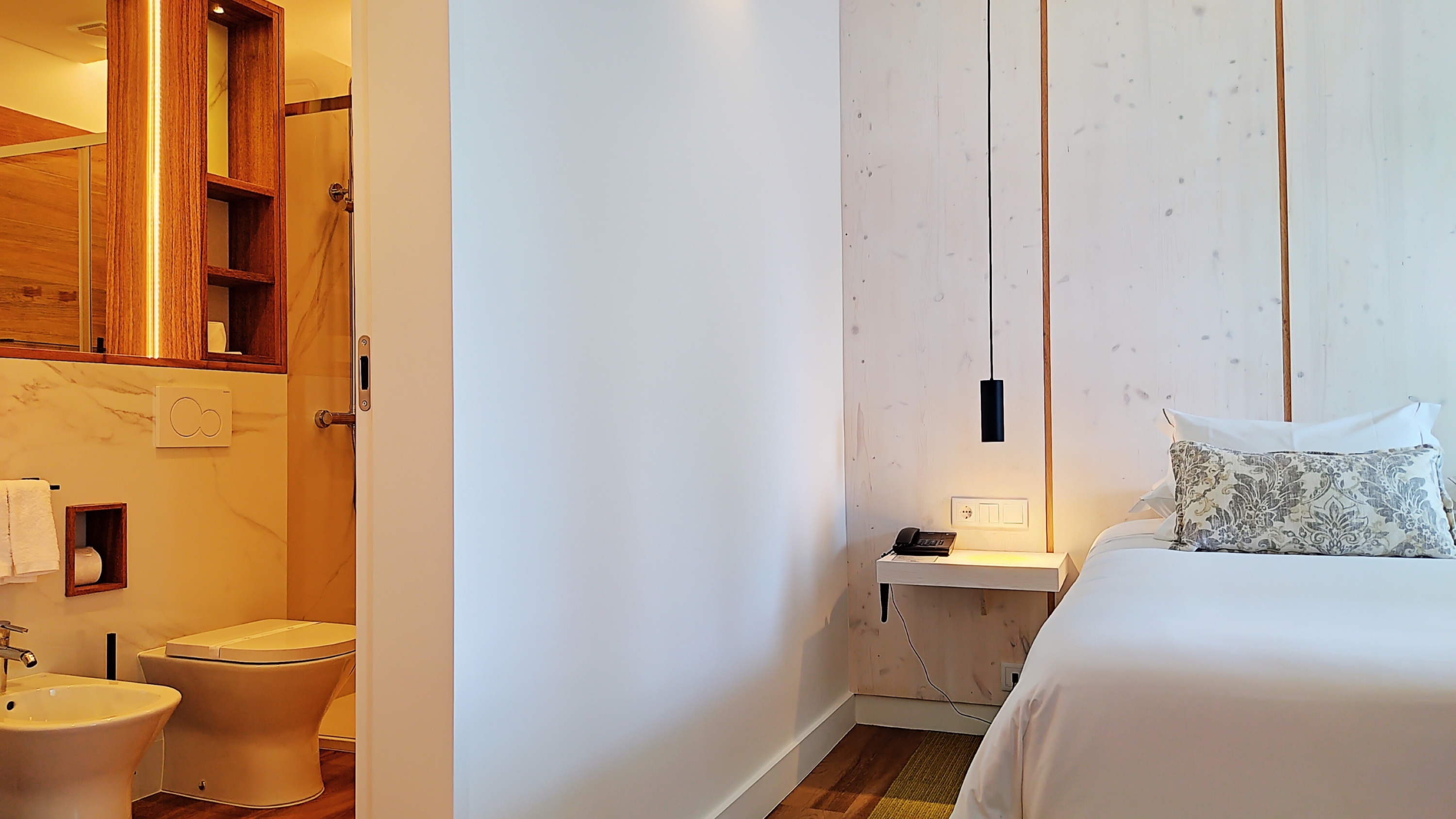 Double or Twin Deluxe