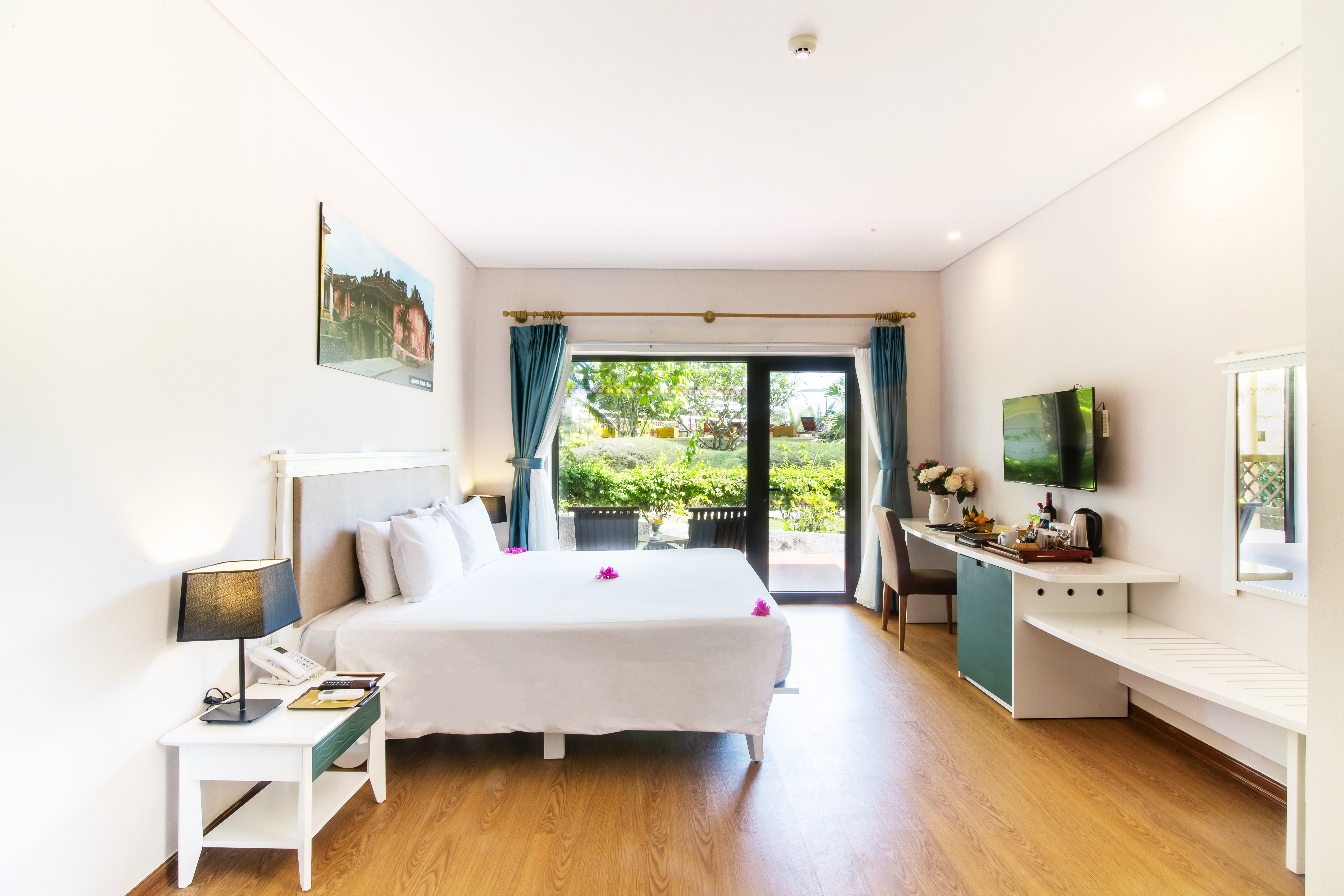 Bungalow Garden View