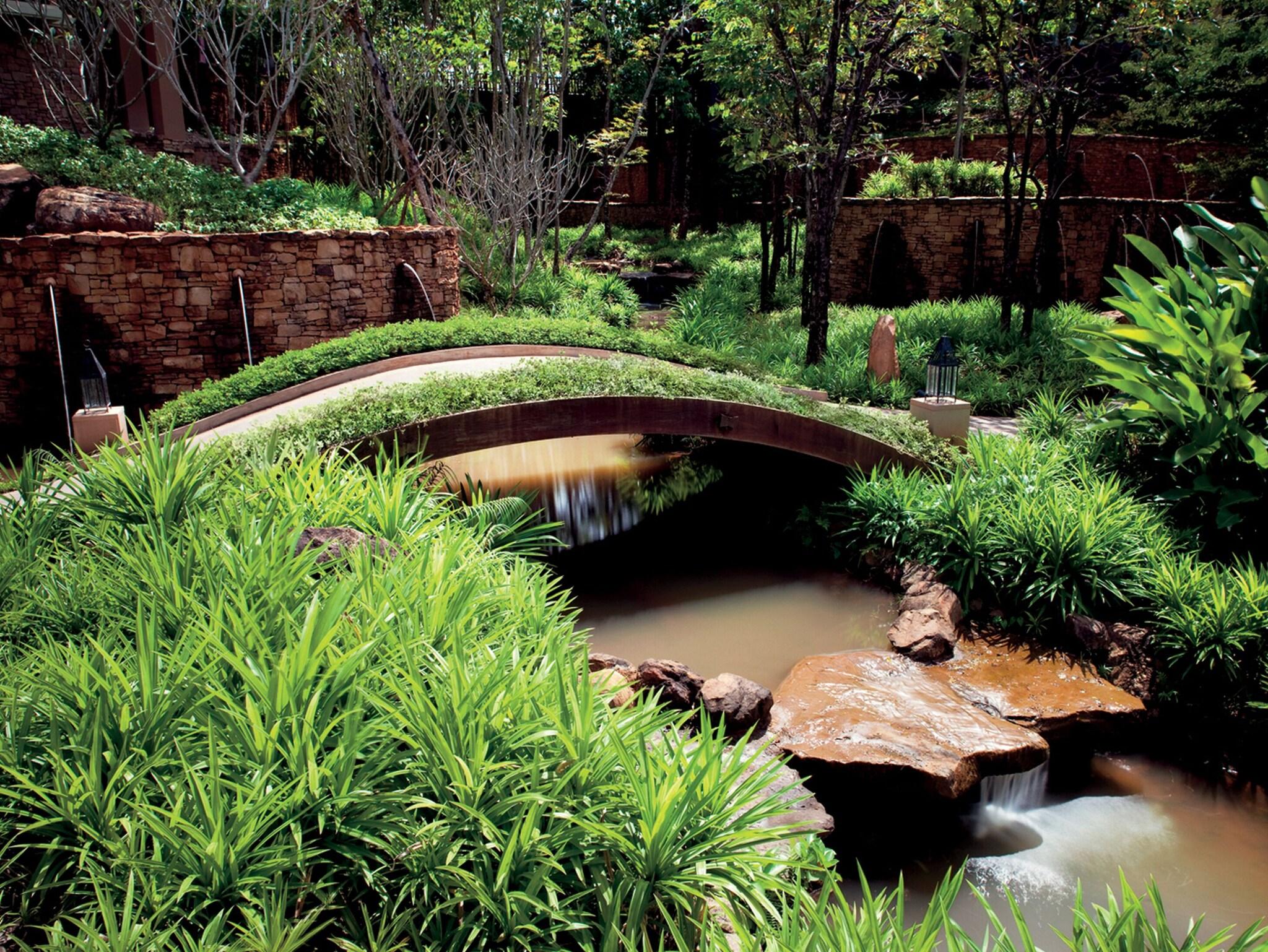 Double Garden View King Bed