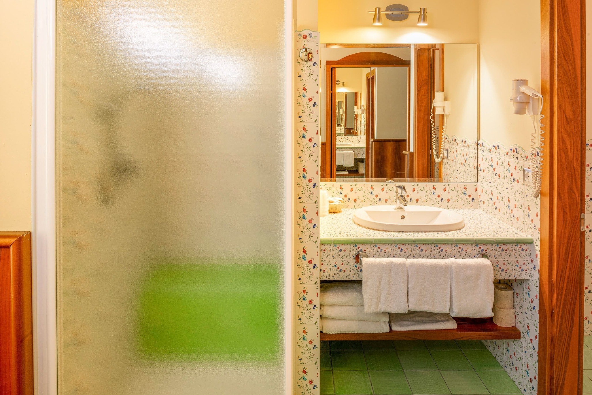 Twin Deluxe Lake View