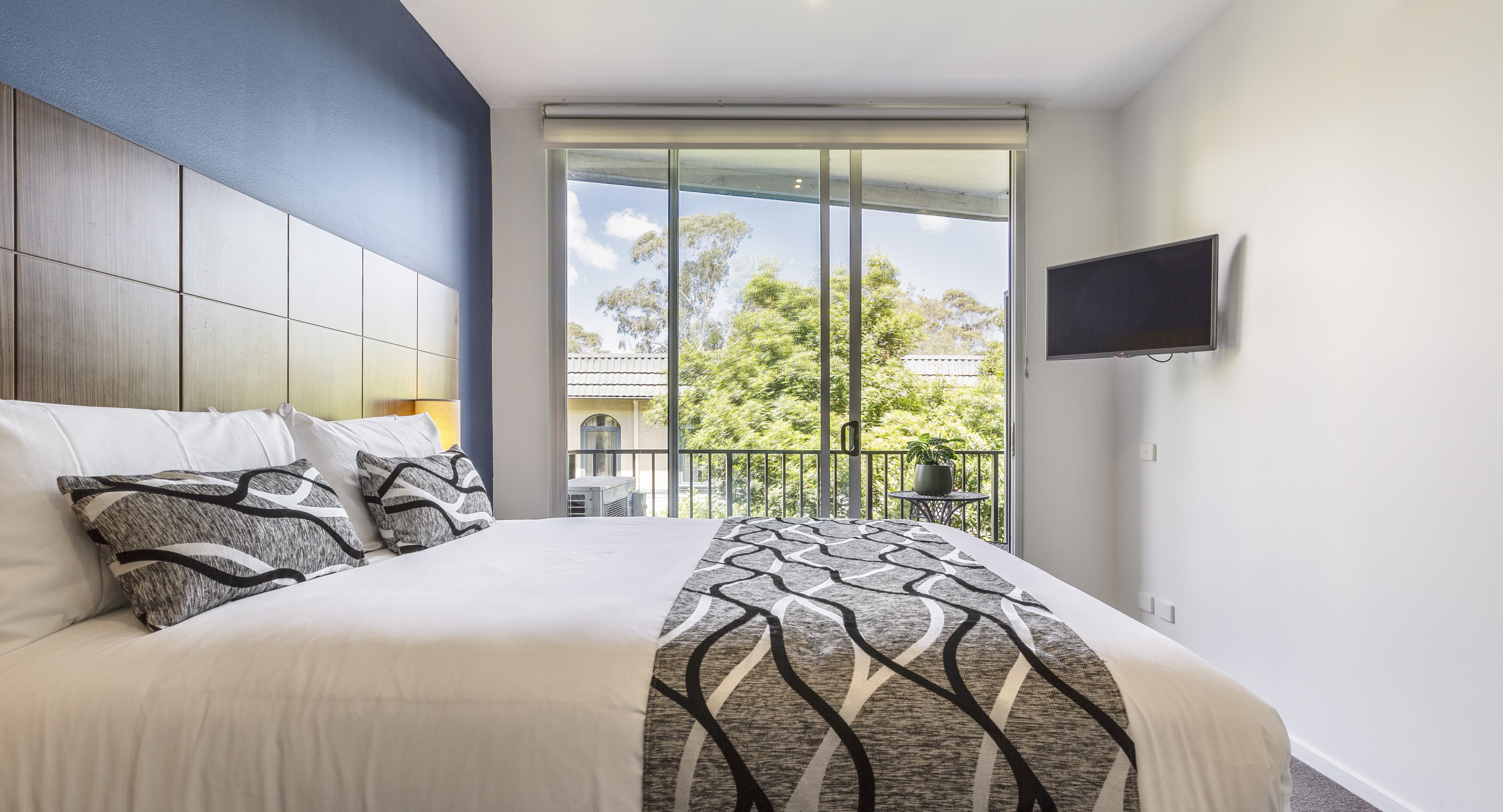 Studio Queen Size Bed