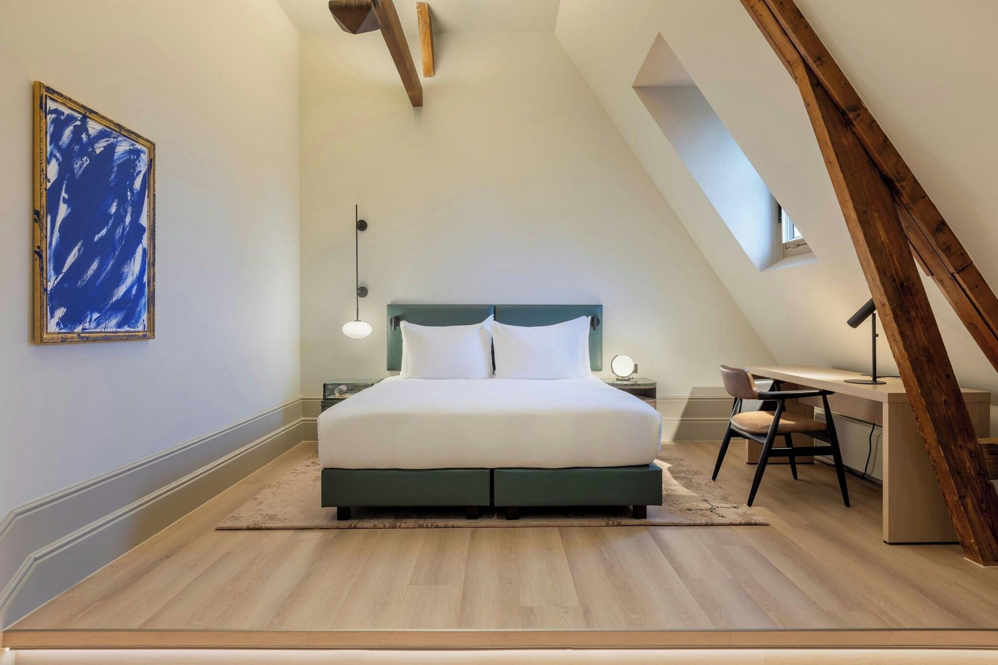 Junior Suite King Size Bed