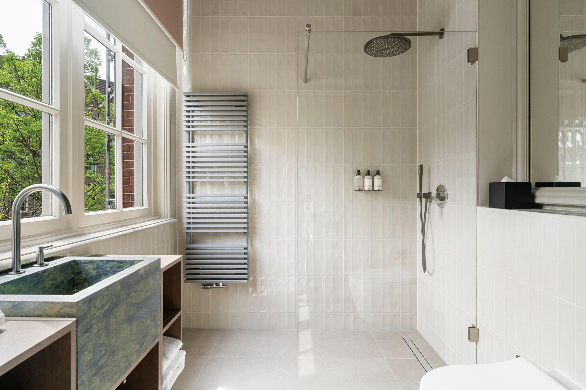 Double Deluxe Queen Bed