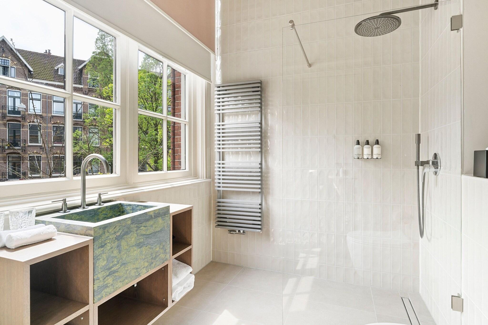 Double Deluxe Queen Bed