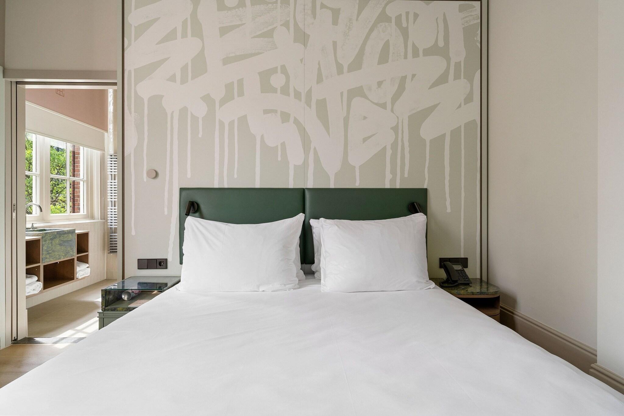 Double Deluxe Queen Bed