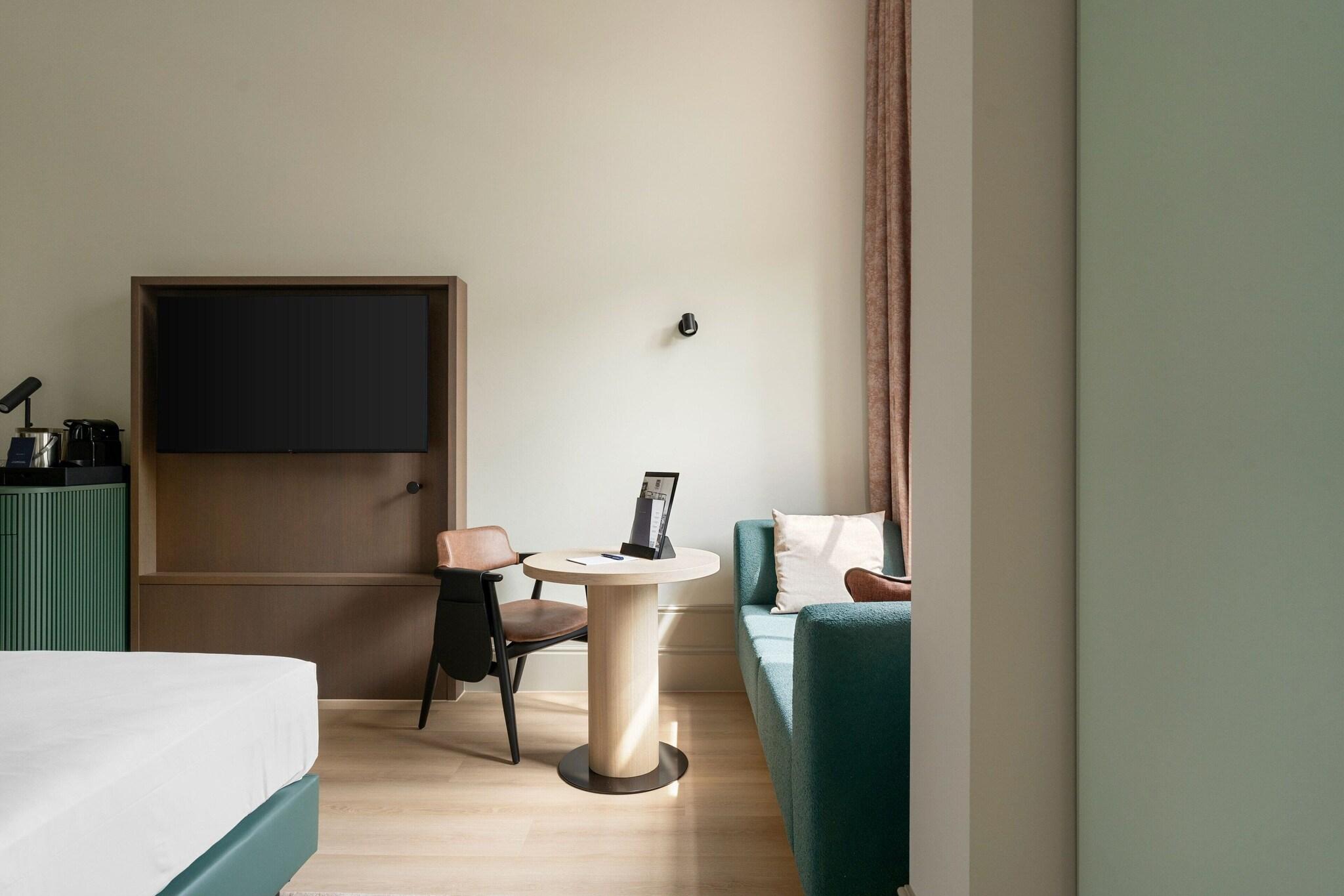 Double Deluxe Queen Bed