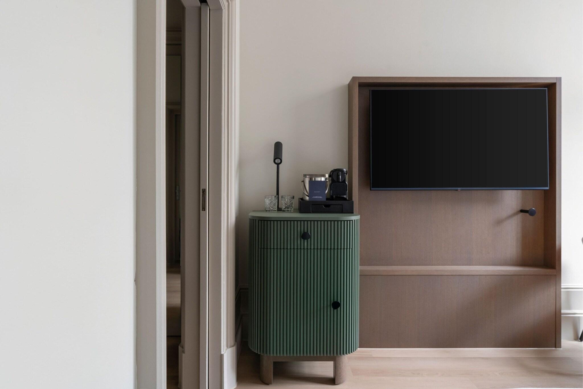 Double Deluxe Queen Bed