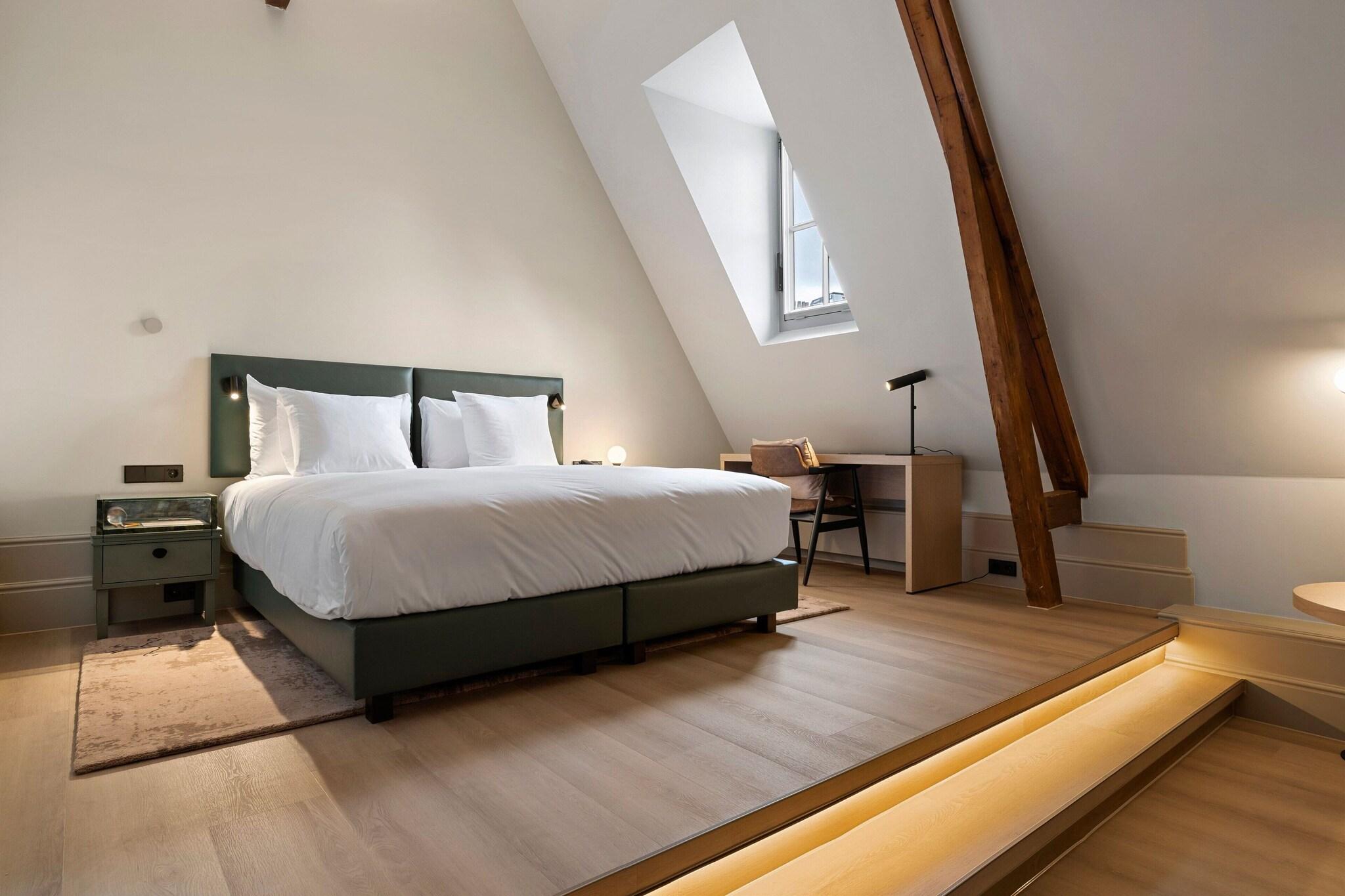 Double Superior Queen Bed